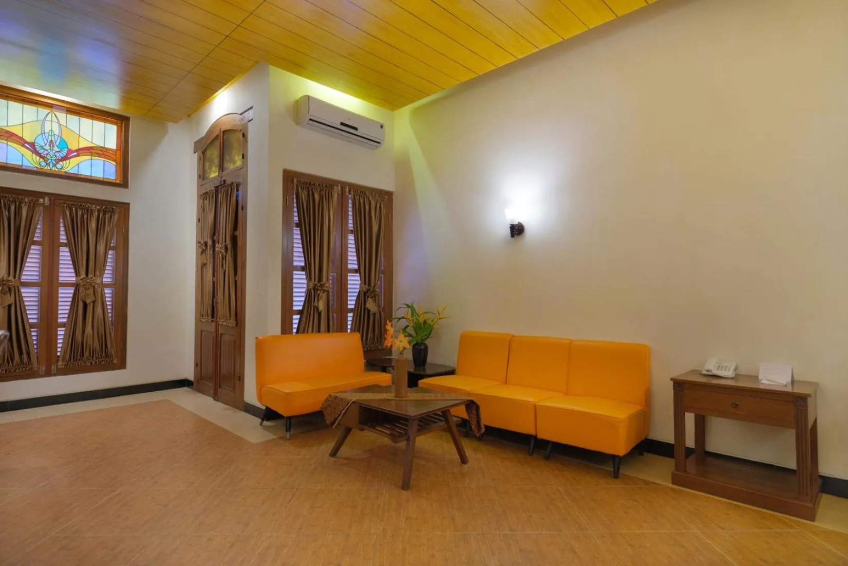 Photo of the whole room in Melva Balemong