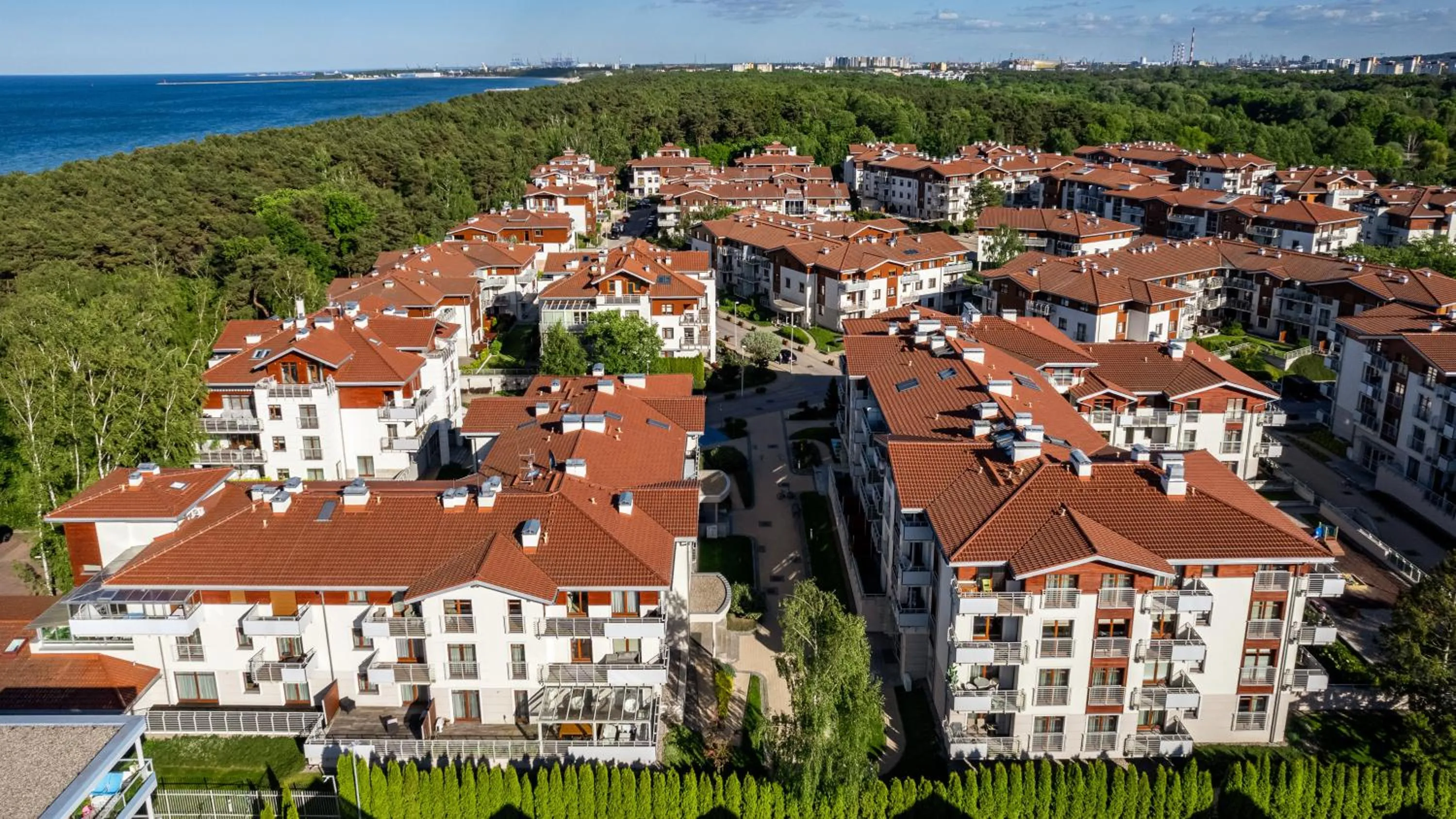Neighbourhood in Neptun Park, Sun & Snow