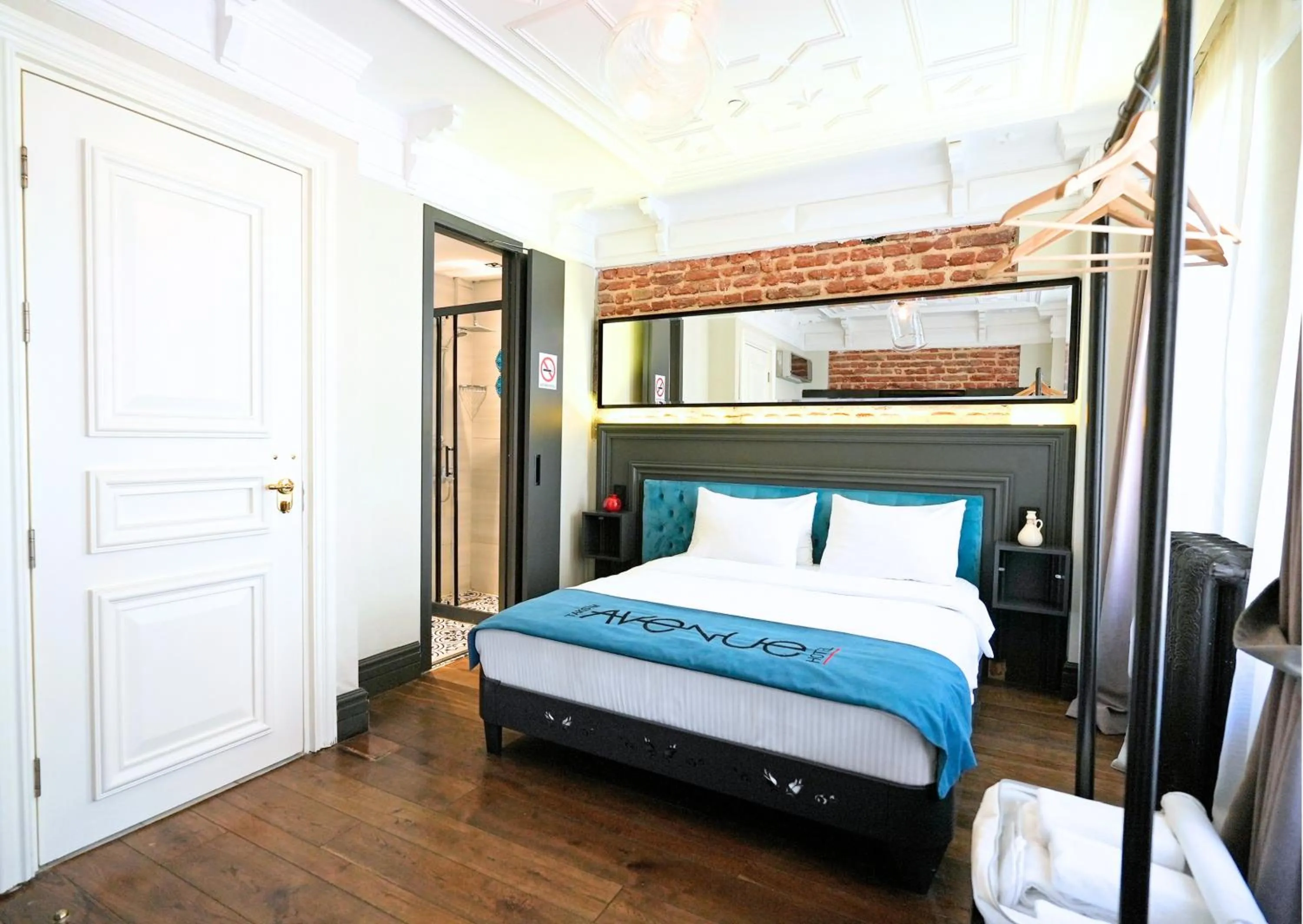 Photo of the whole room, Bed in Taksim Avenue