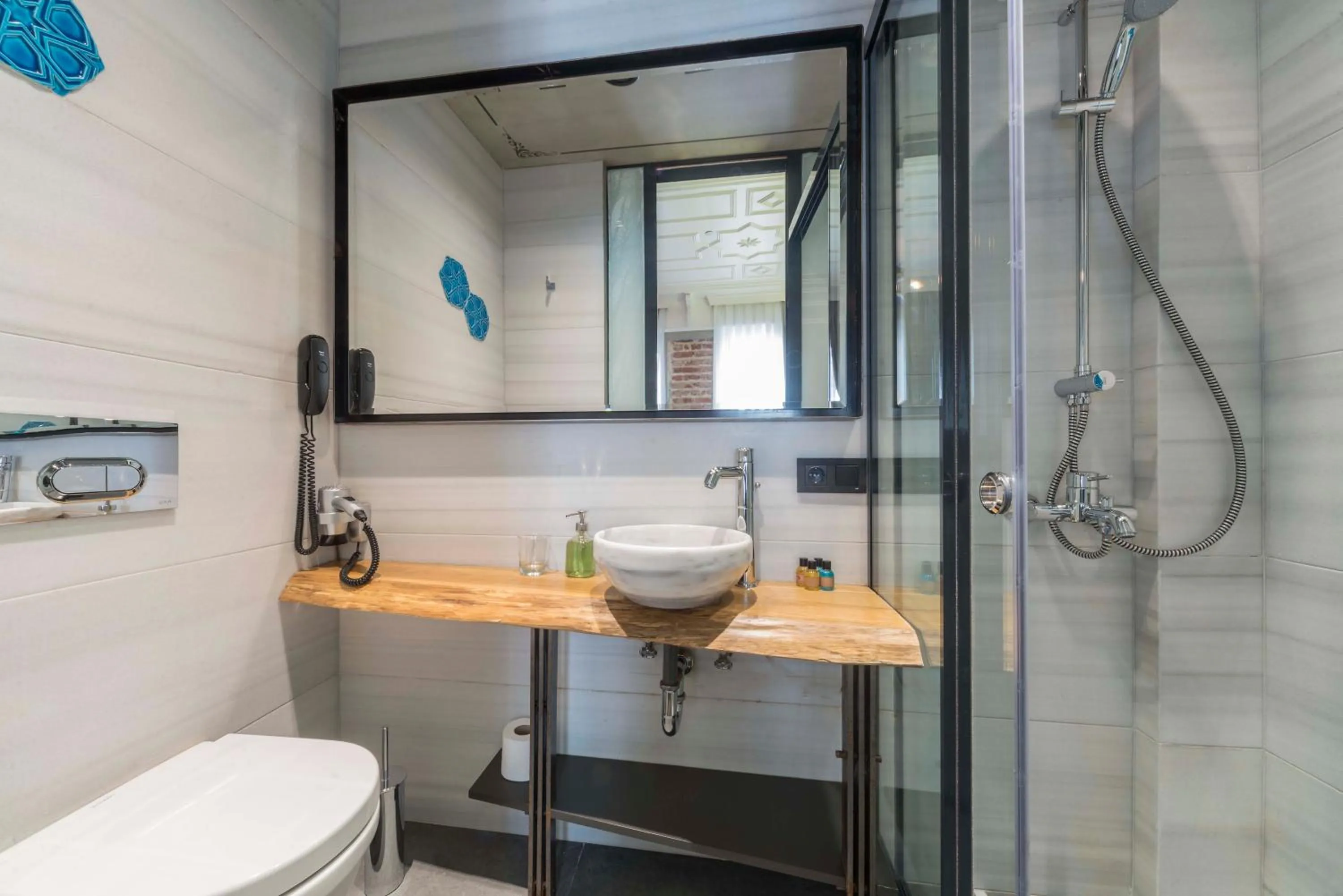 Shower in Taksim Avenue