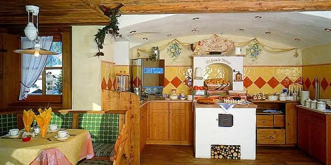 Restaurant/places to eat in Hotel Garni San Nicolò