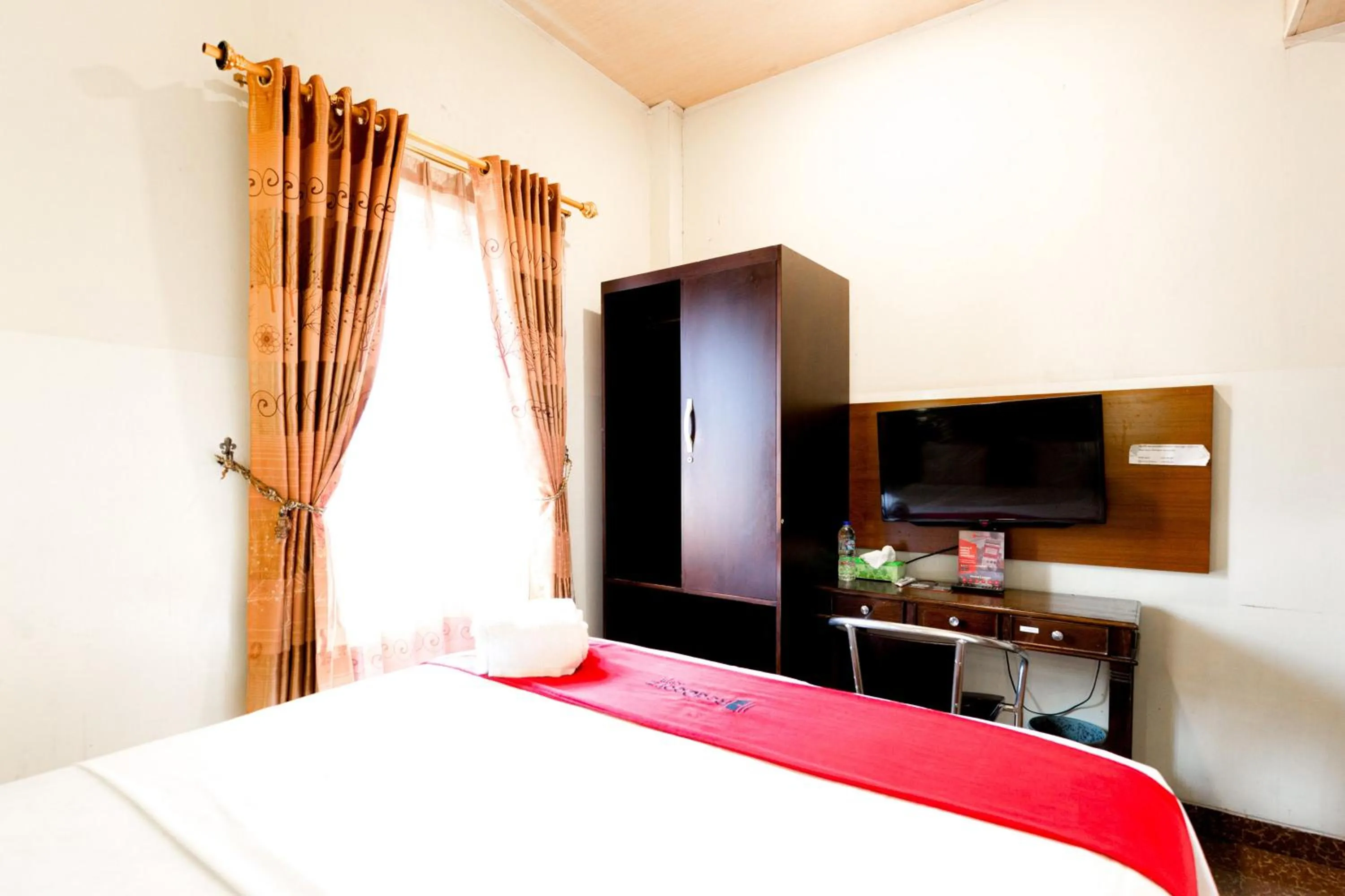 Bedroom, Bed in RedDoorz near Halim Perdanakusuma 3