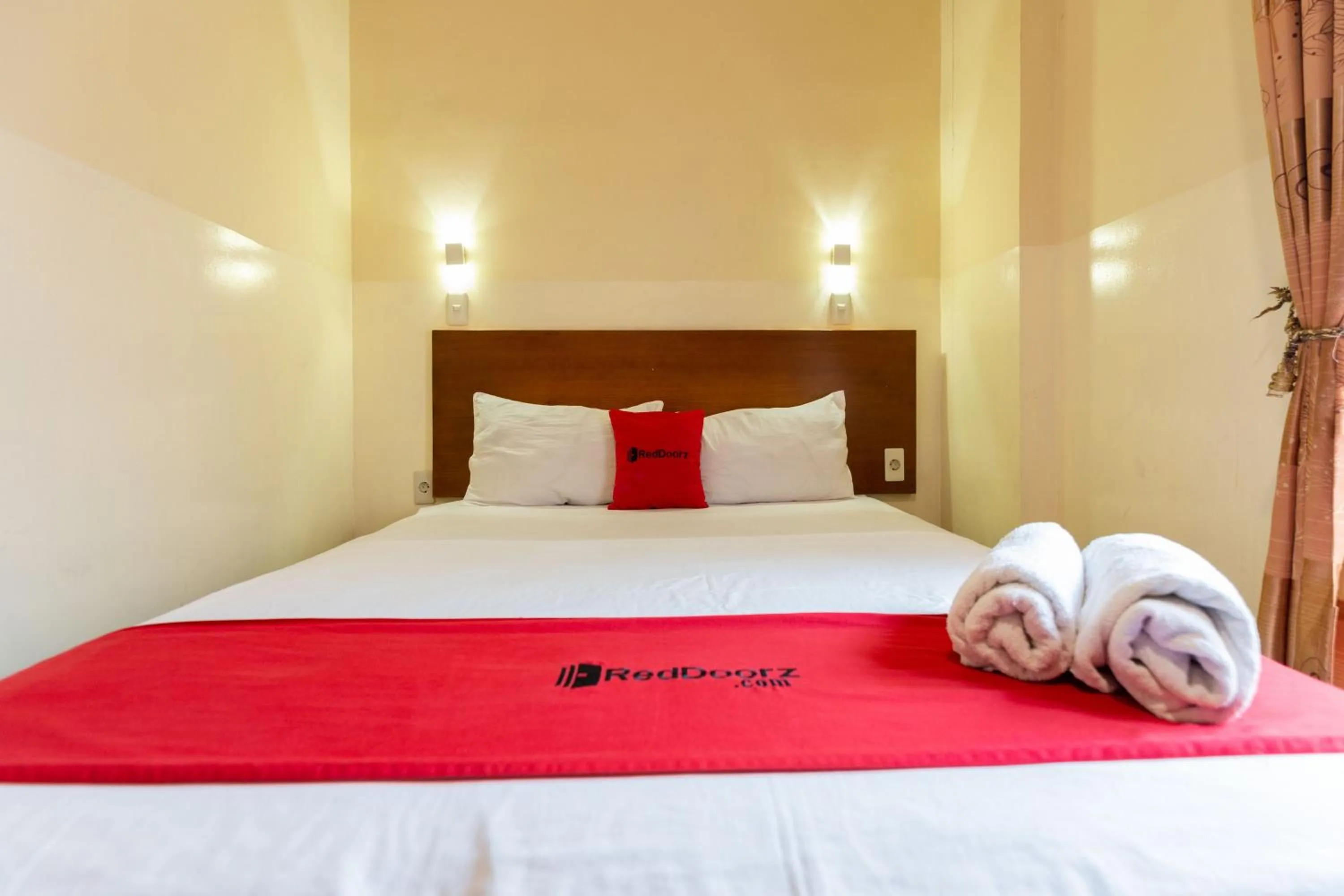 Bed in RedDoorz near Halim Perdanakusuma 3