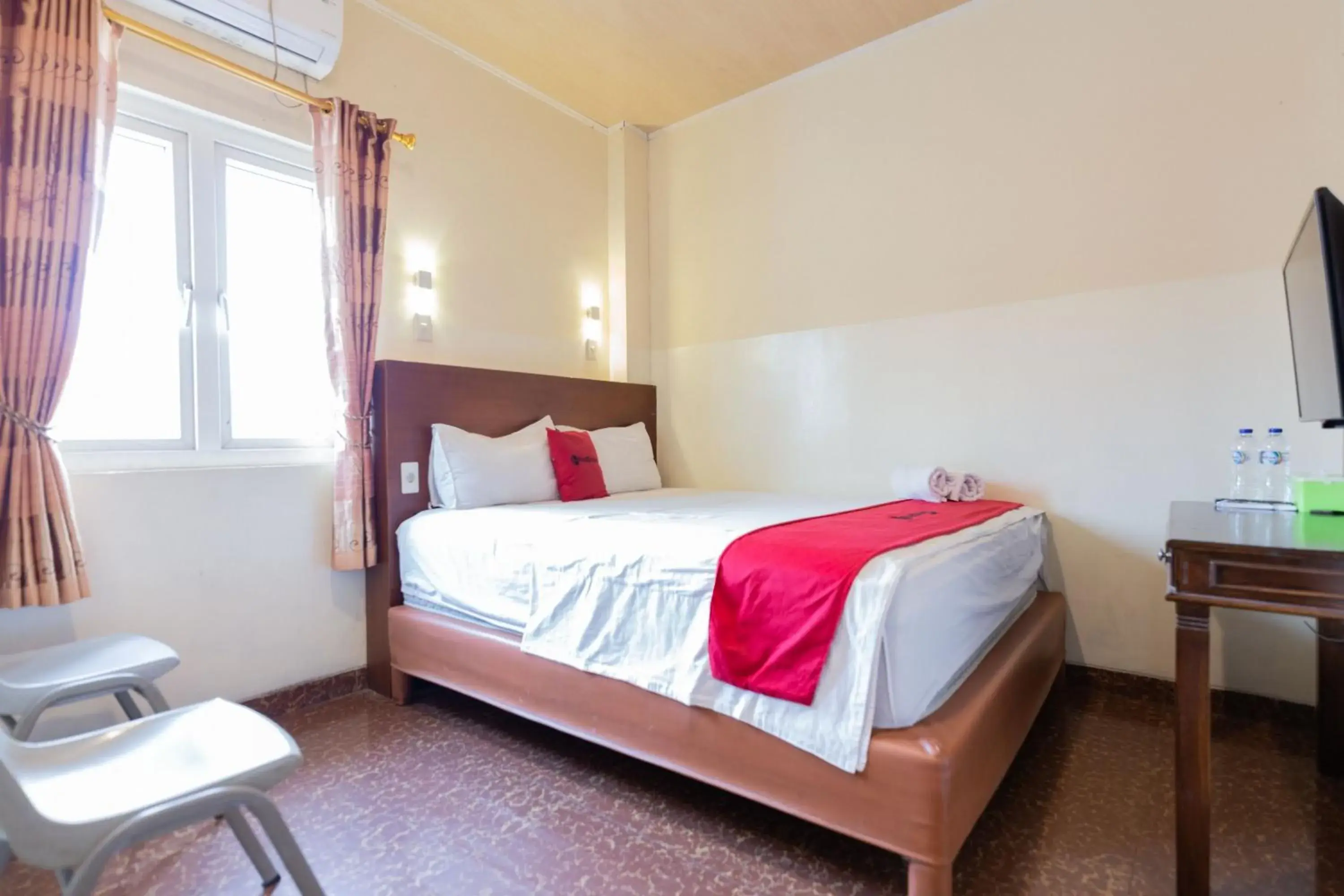 Bed in RedDoorz near Halim Perdanakusuma 3 Bed in RedDoorz near Halim Perdanakusuma 3