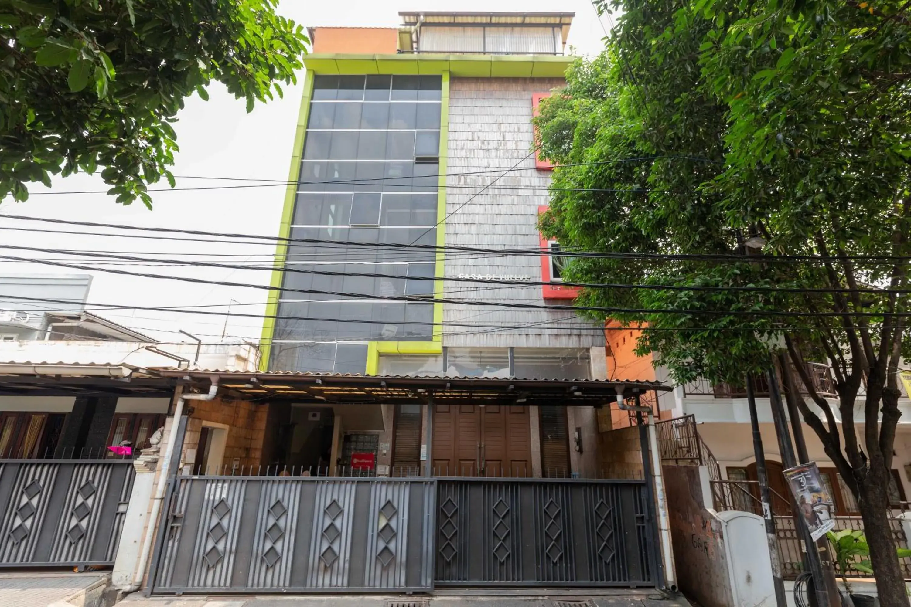 Property building in RedDoorz near Halim Perdanakusuma 3 Property building in RedDoorz near Halim Perdanakusuma 3