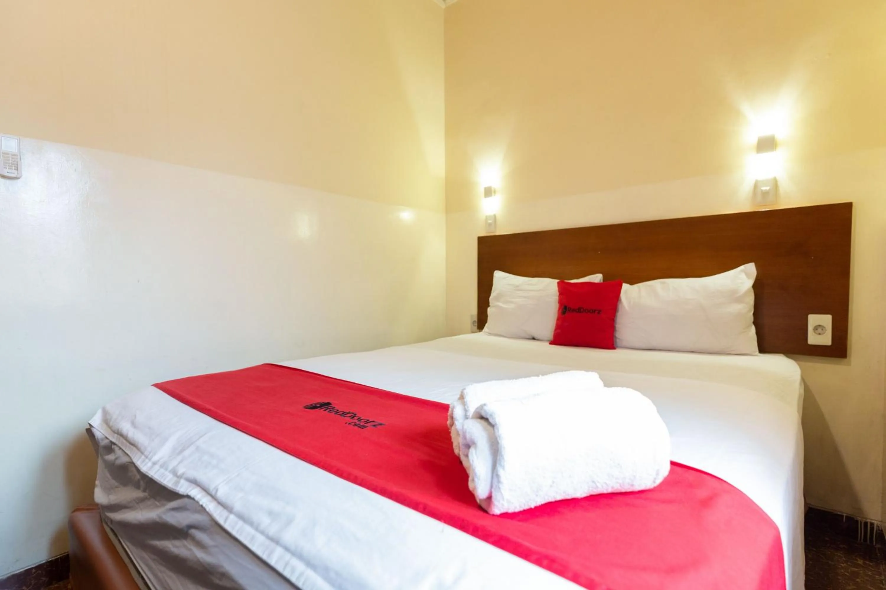 Bed in RedDoorz near Halim Perdanakusuma 3