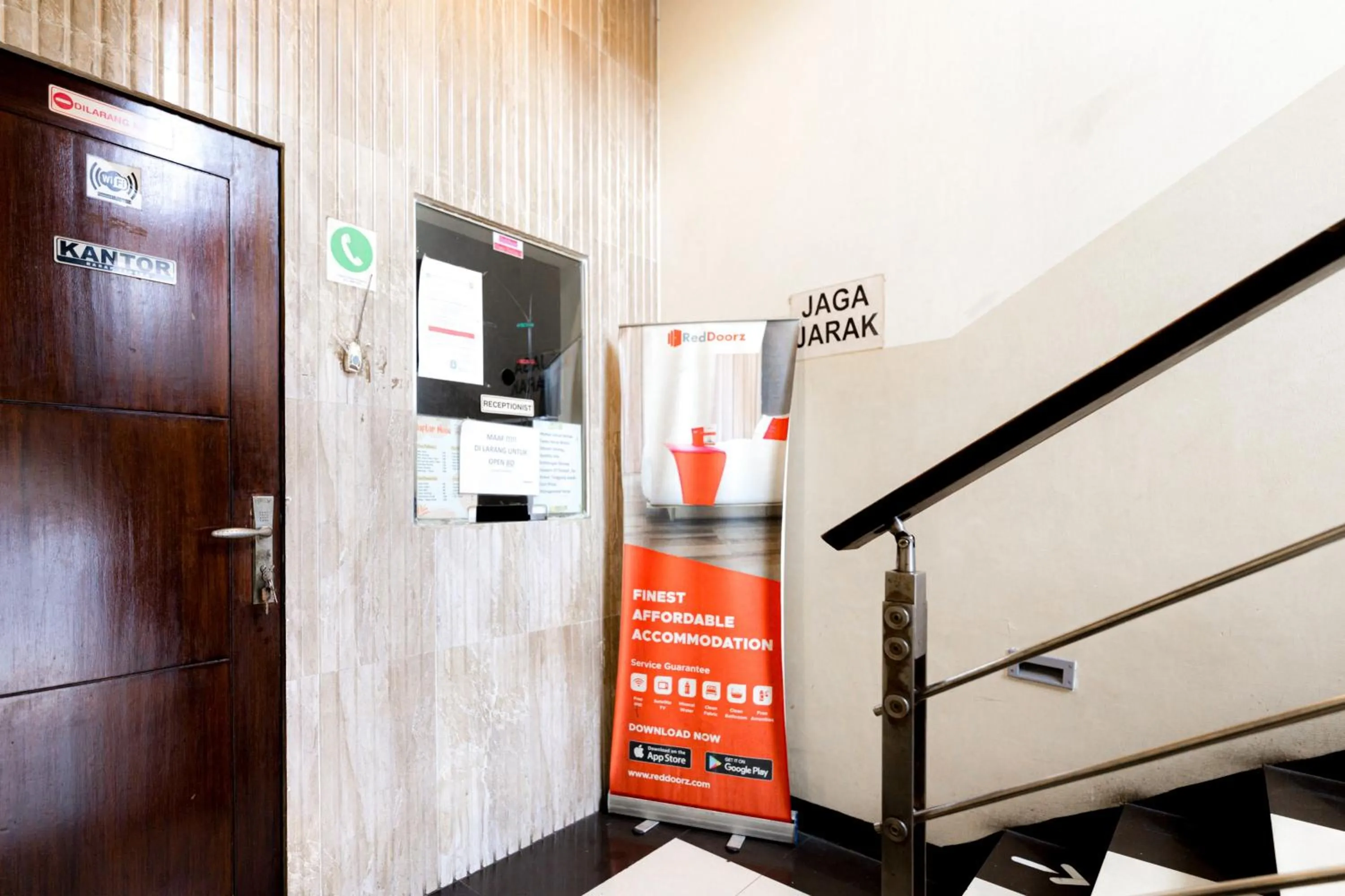 Property building in RedDoorz near Halim Perdanakusuma 3