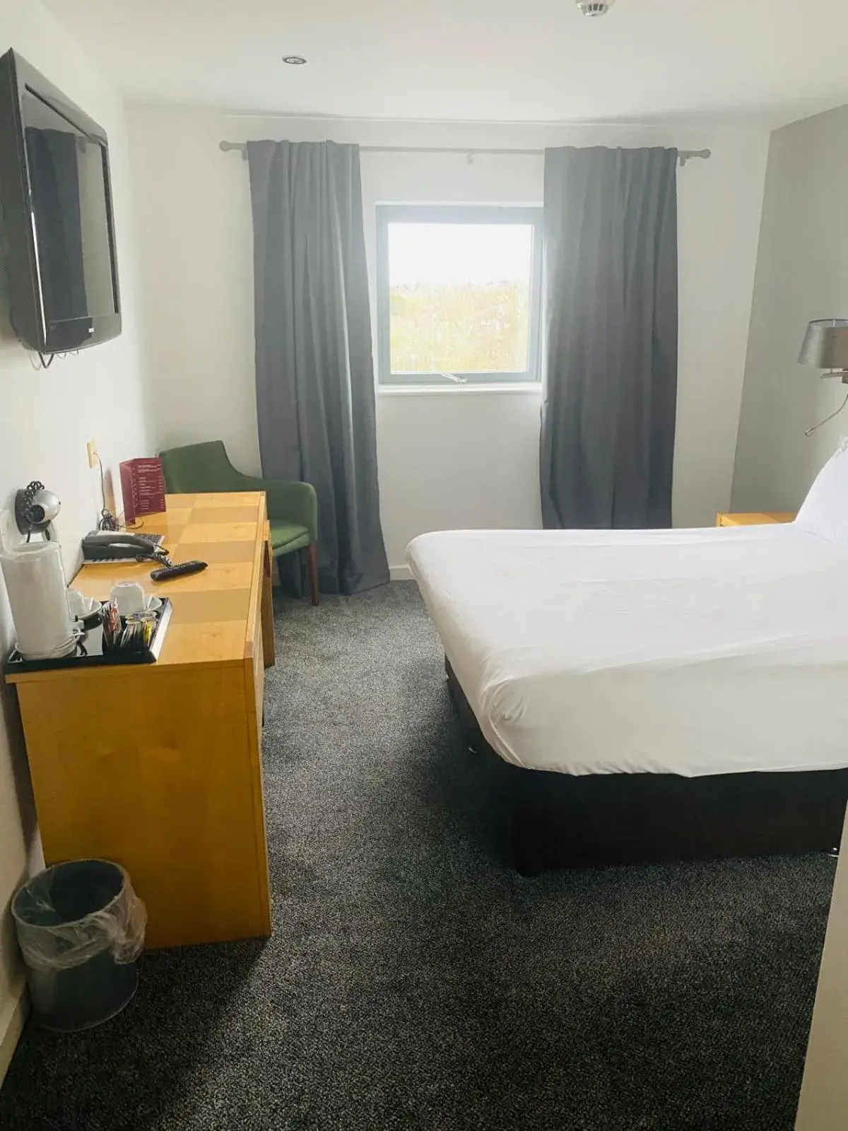 Property building, Bed in Ramada Birmingham Oldbury M5 J2 Property building, Bed in Ramada Birmingham Oldbury M5 J2