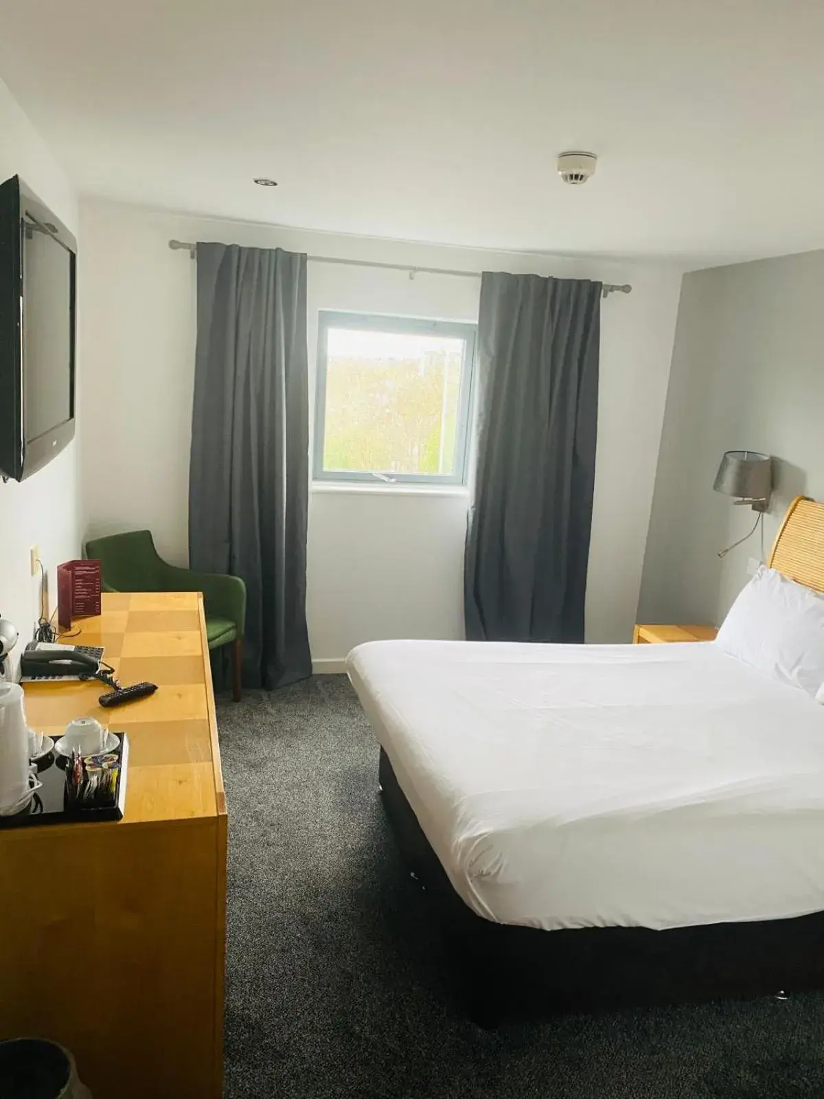 Property building, Bed in Ramada Birmingham Oldbury M5 J2 Property building, Bed in Ramada Birmingham Oldbury M5 J2