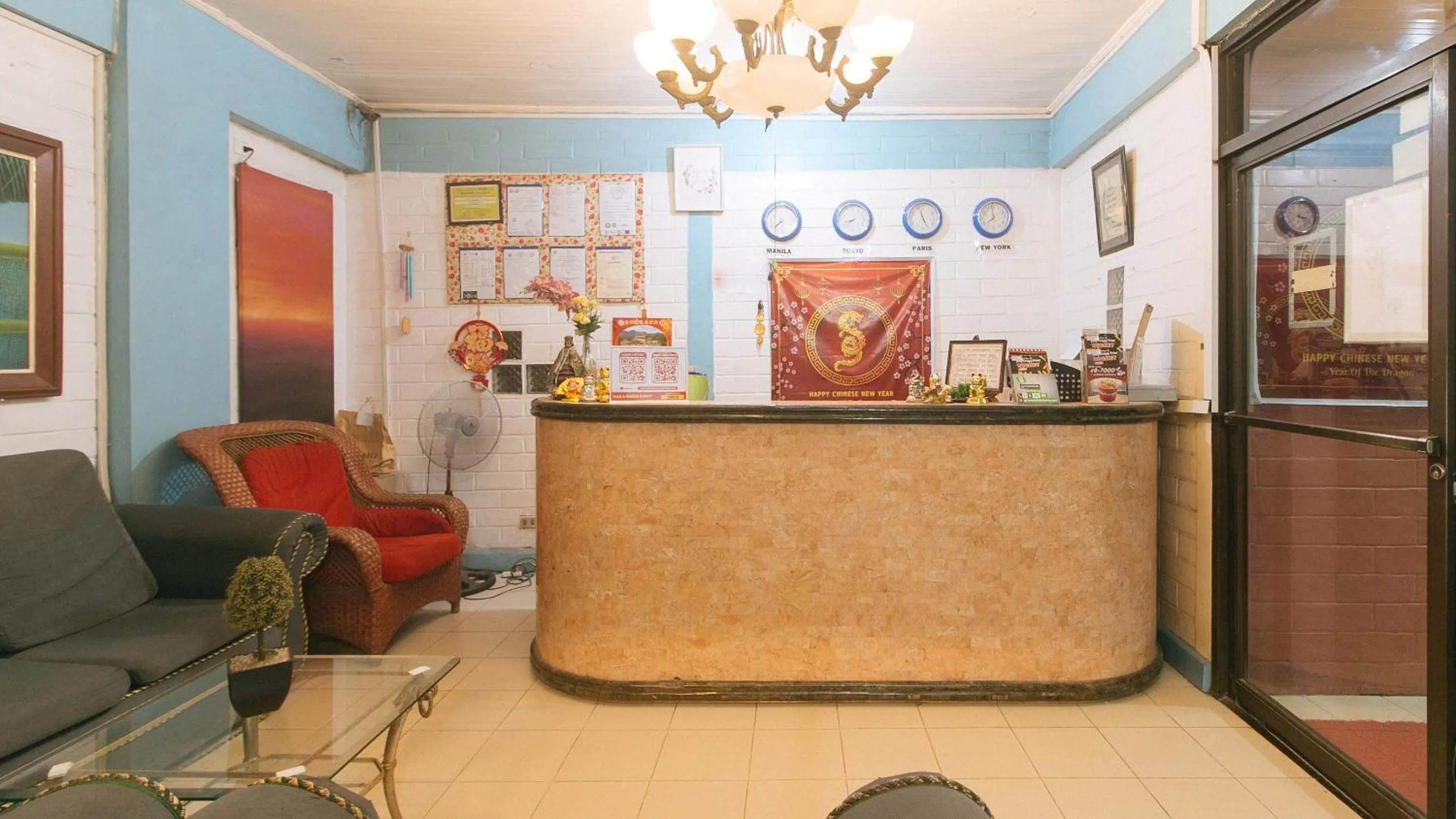 Lobby or reception in RedDoorz at La Maria Pension And Tourist Inn