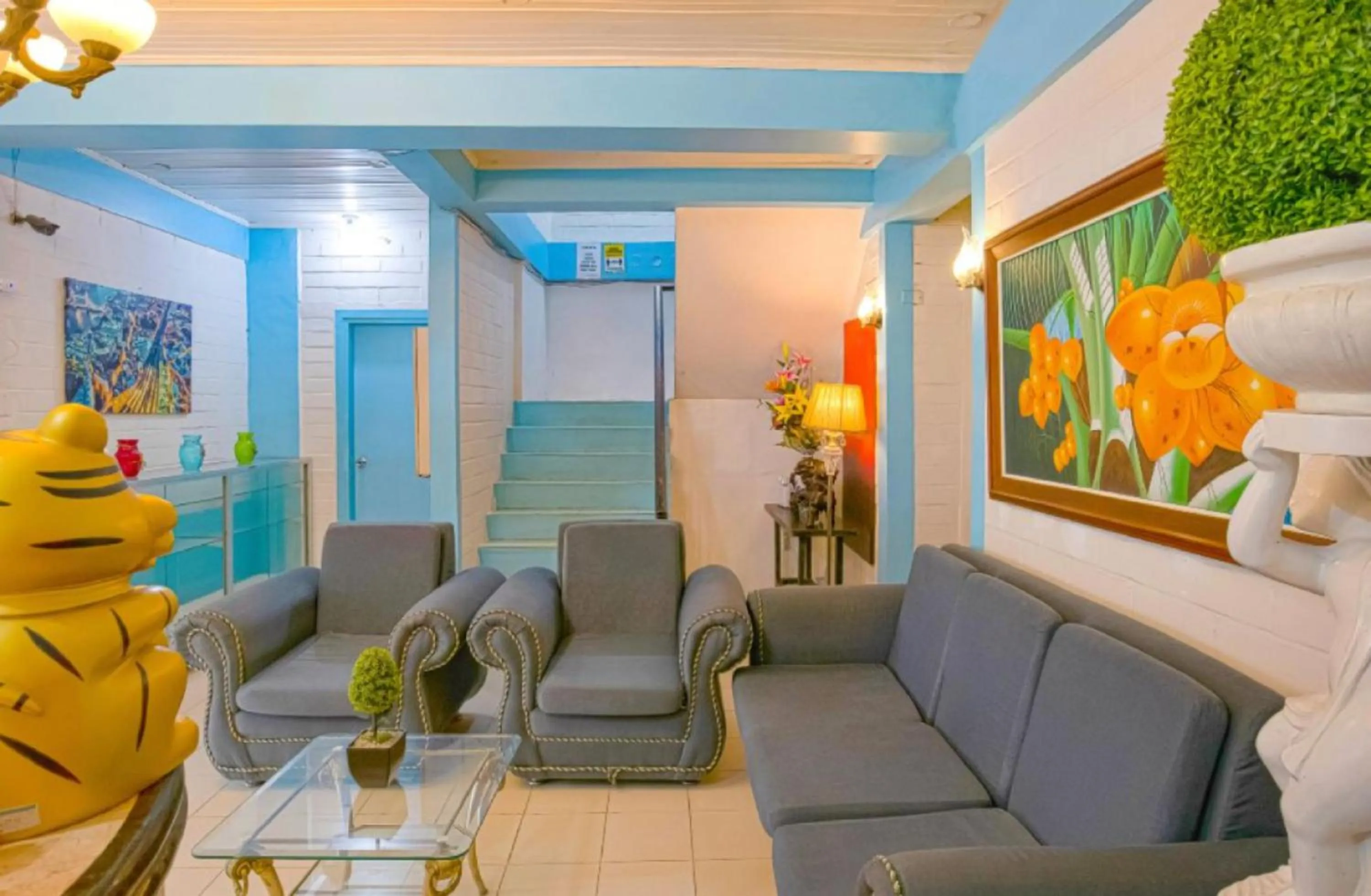 Lobby or reception in RedDoorz at La Maria Pension And Tourist Inn