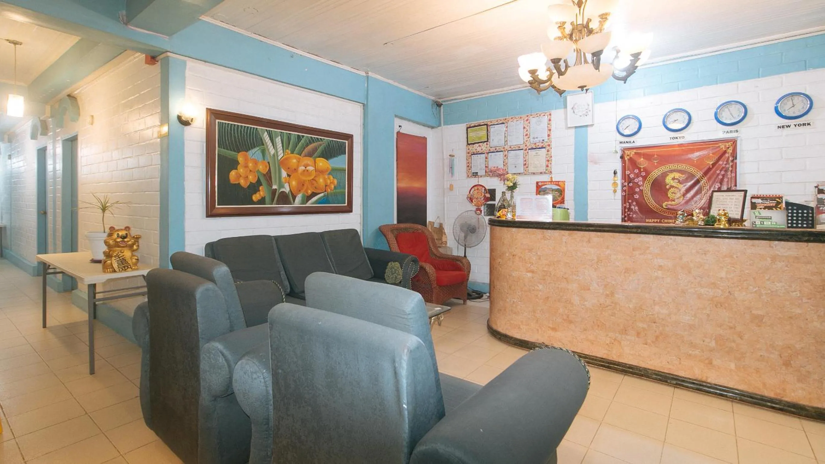 Lobby or reception in RedDoorz at La Maria Pension And Tourist Inn