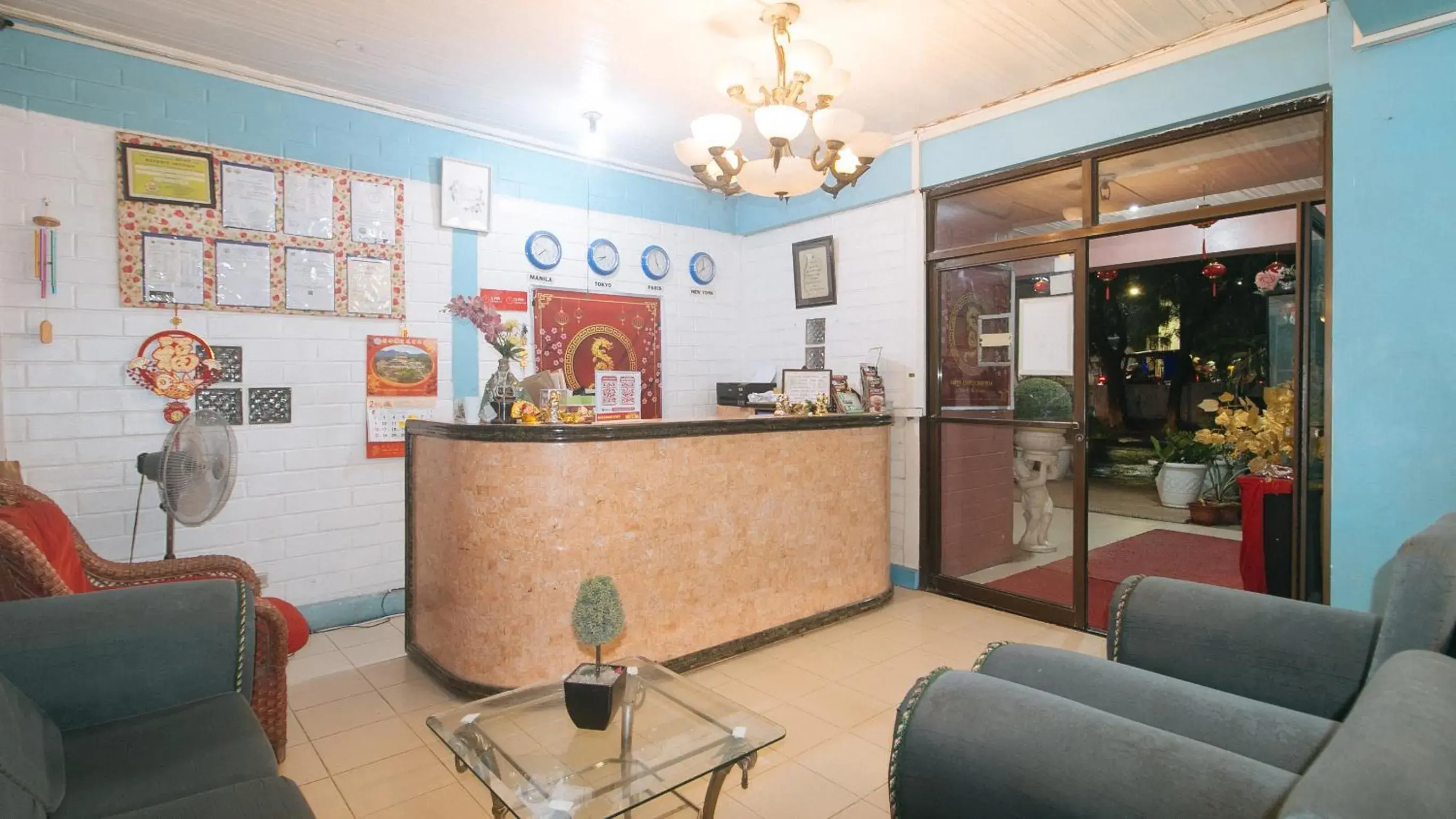 Lobby or reception in RedDoorz at La Maria Pension And Tourist Inn Lobby or reception in RedDoorz at La Maria Pension And Tourist Inn