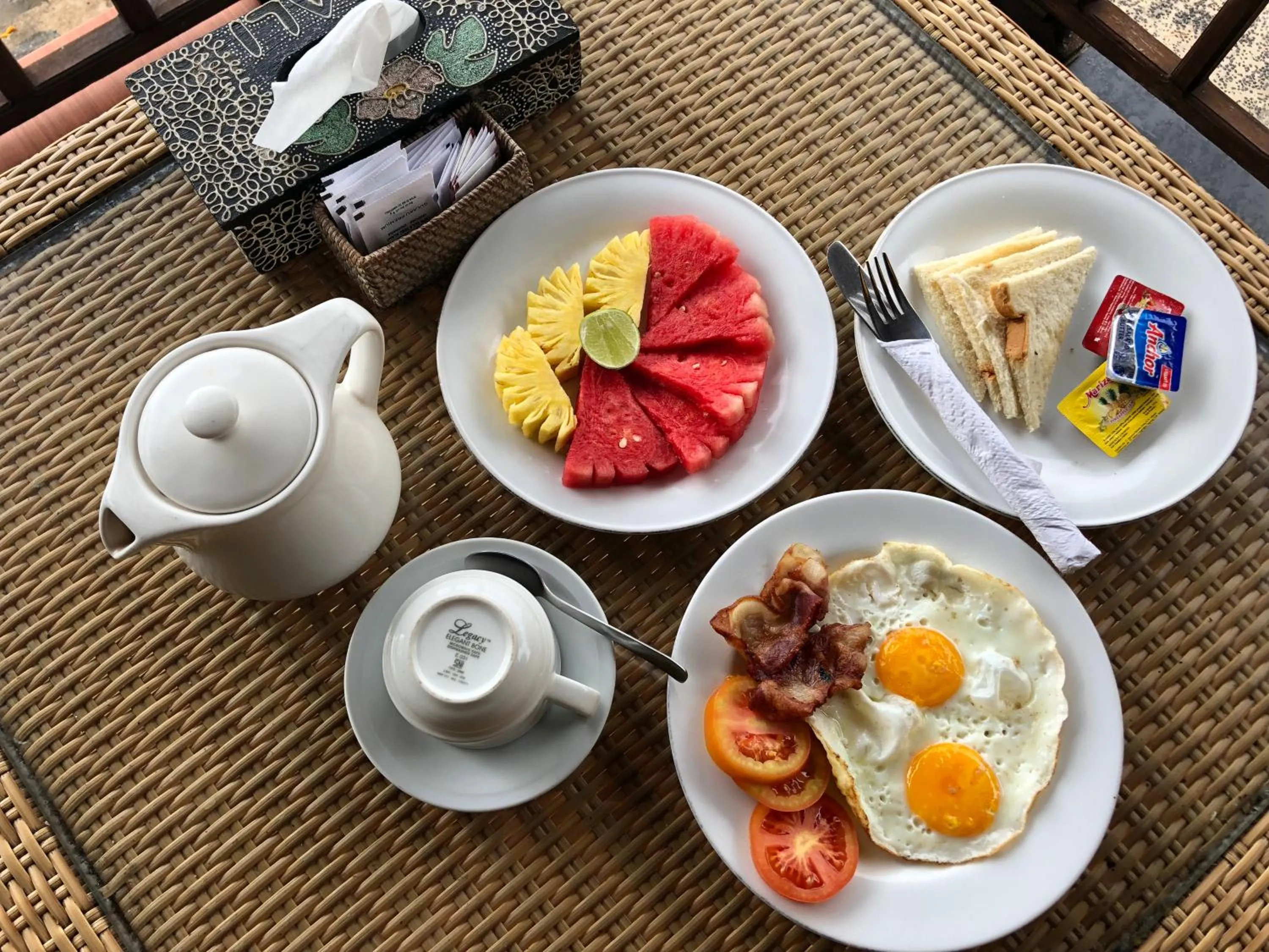 Breakfast in Secret Point Huts