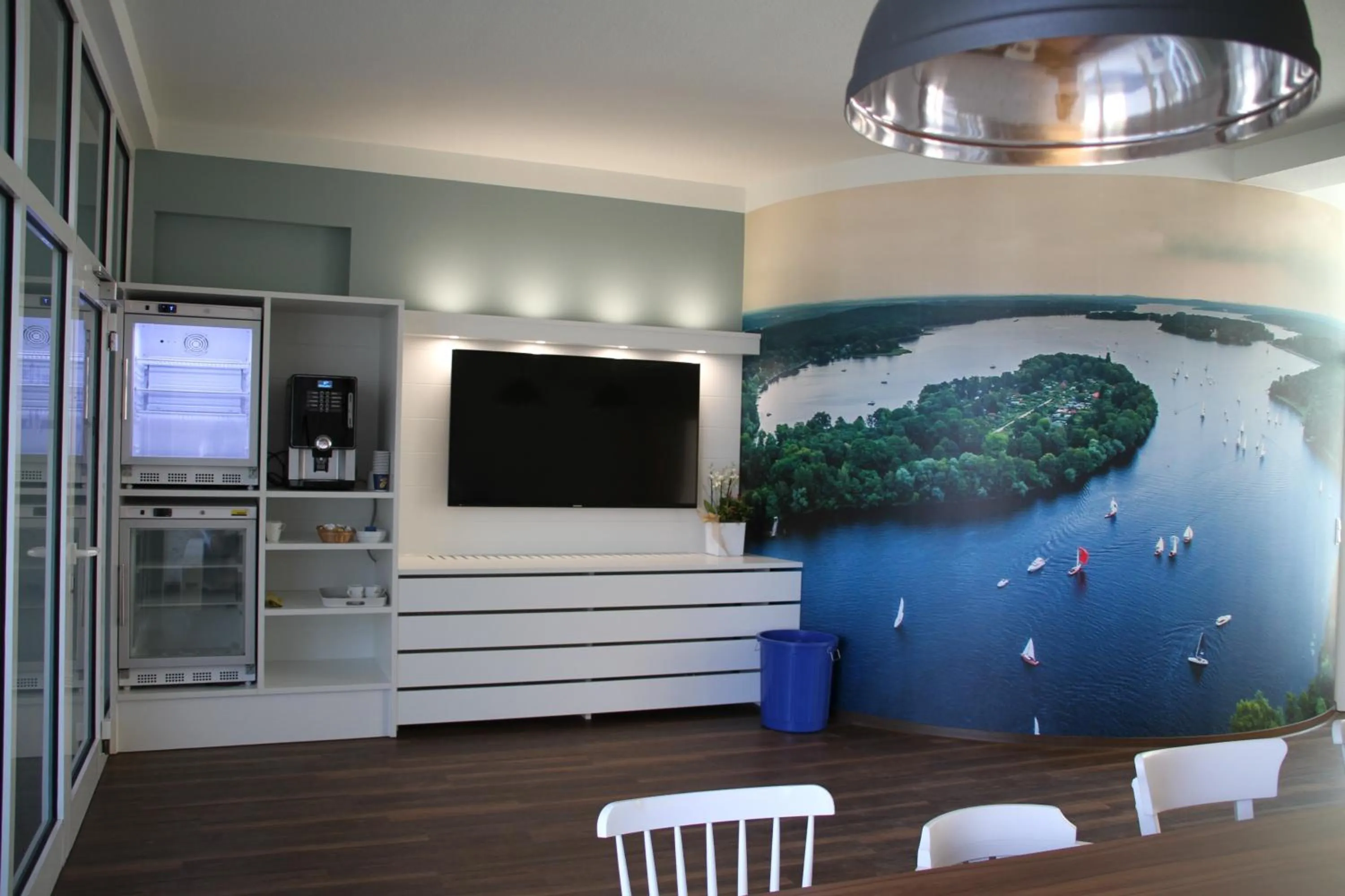 Communal lounge/ TV room in Havelhotel