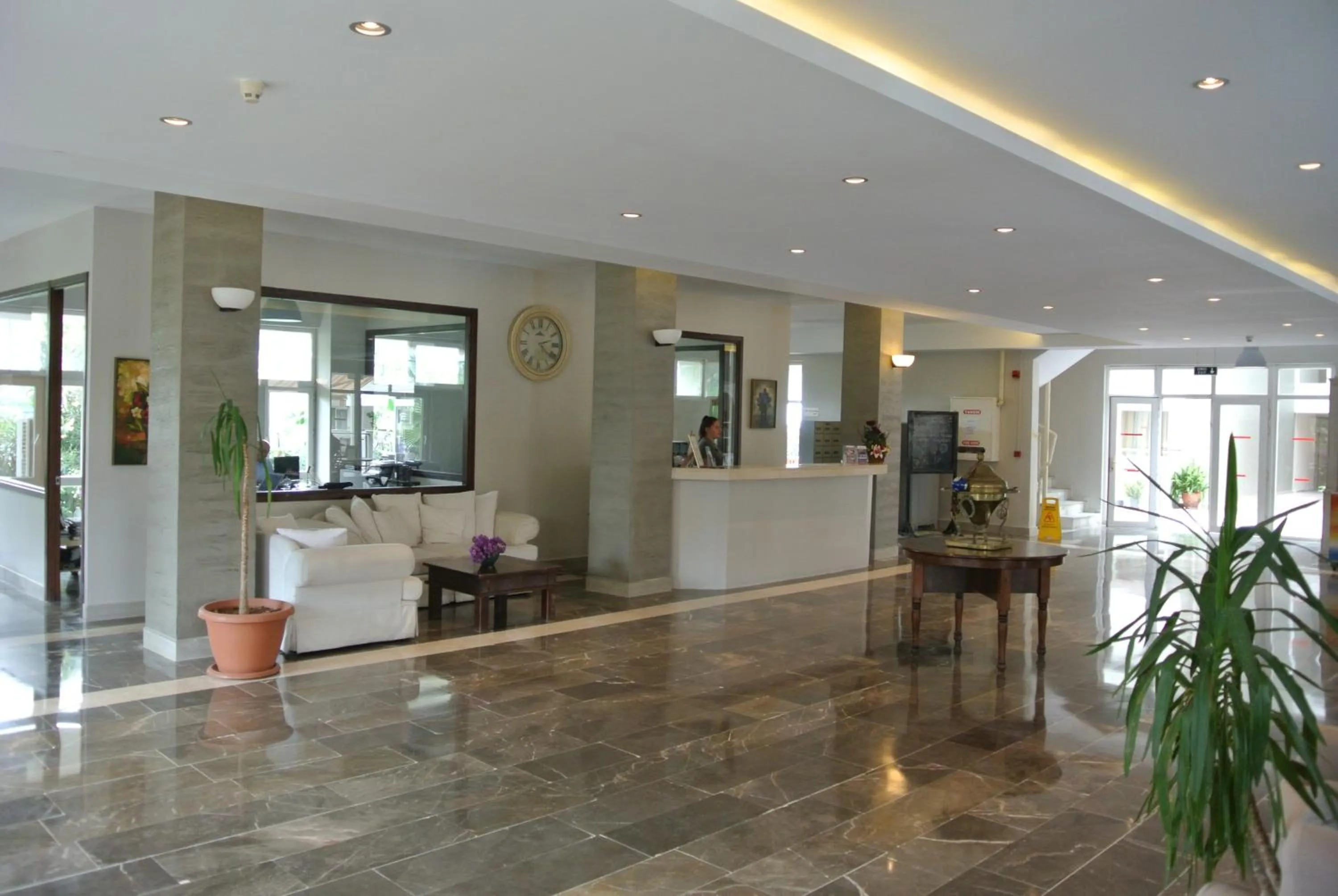 Lobby or reception in Begonville Hotel
