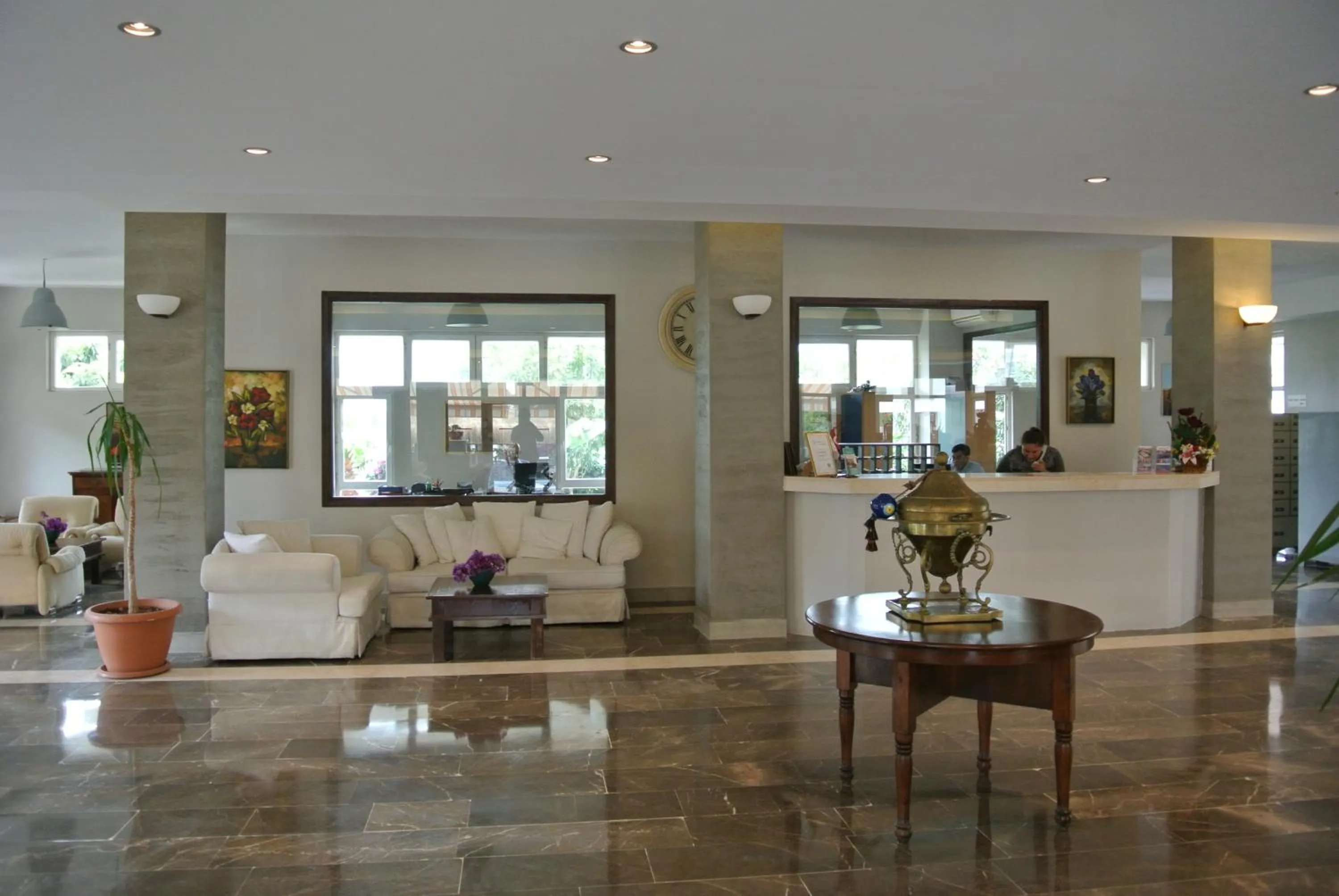 Lobby or reception in Begonville Hotel