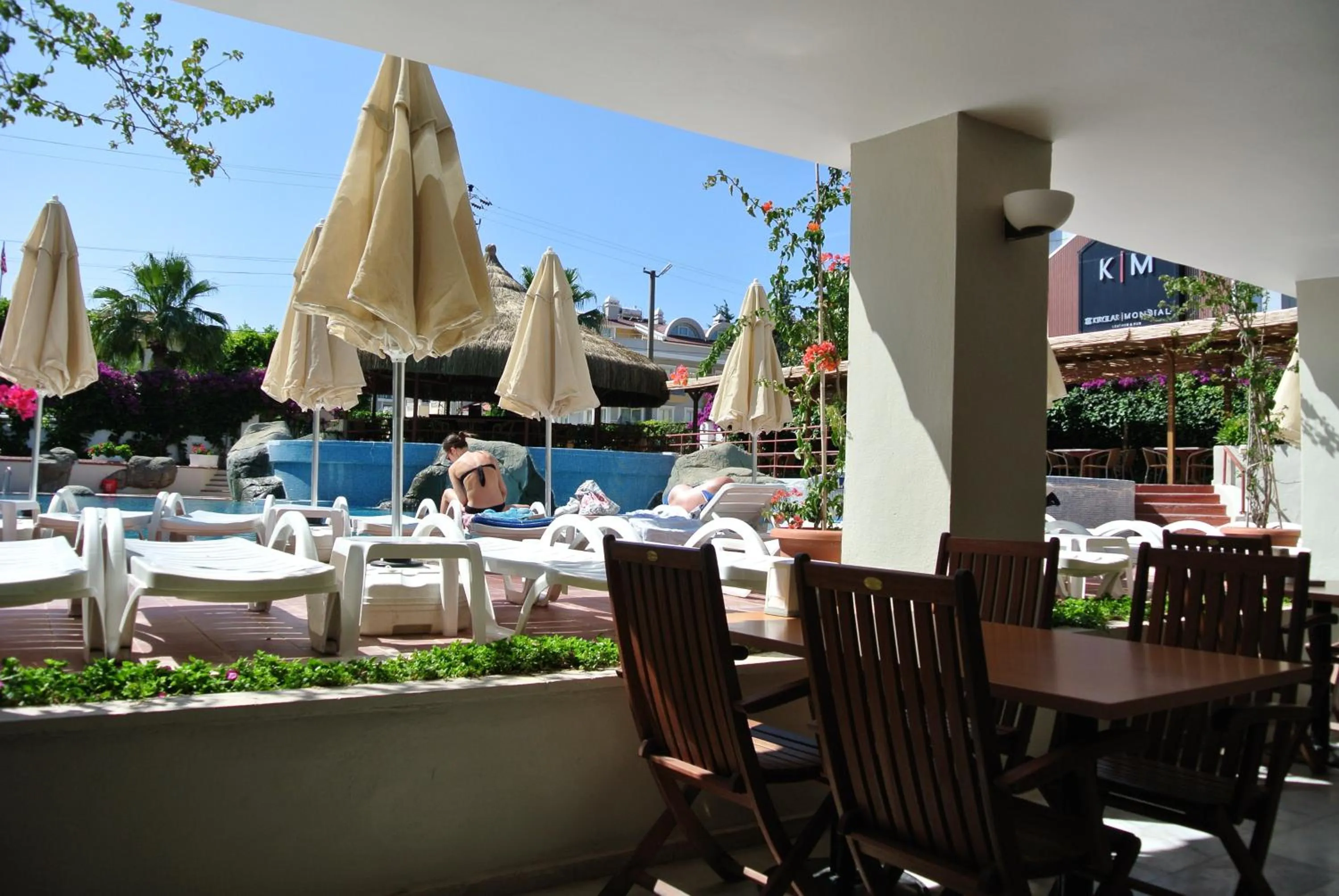 Restaurant/places to eat in Begonville Hotel