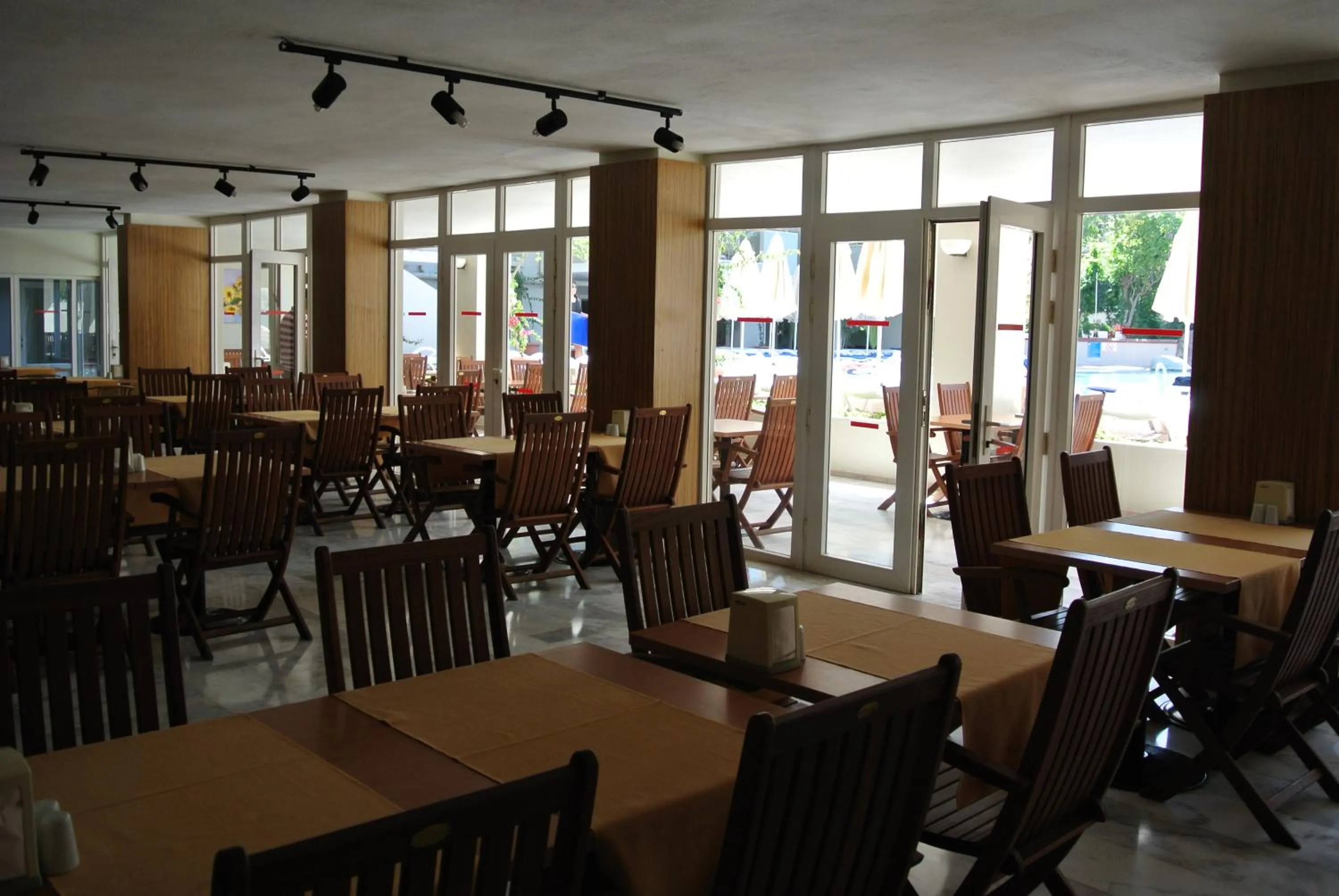 Restaurant/places to eat in Begonville Hotel