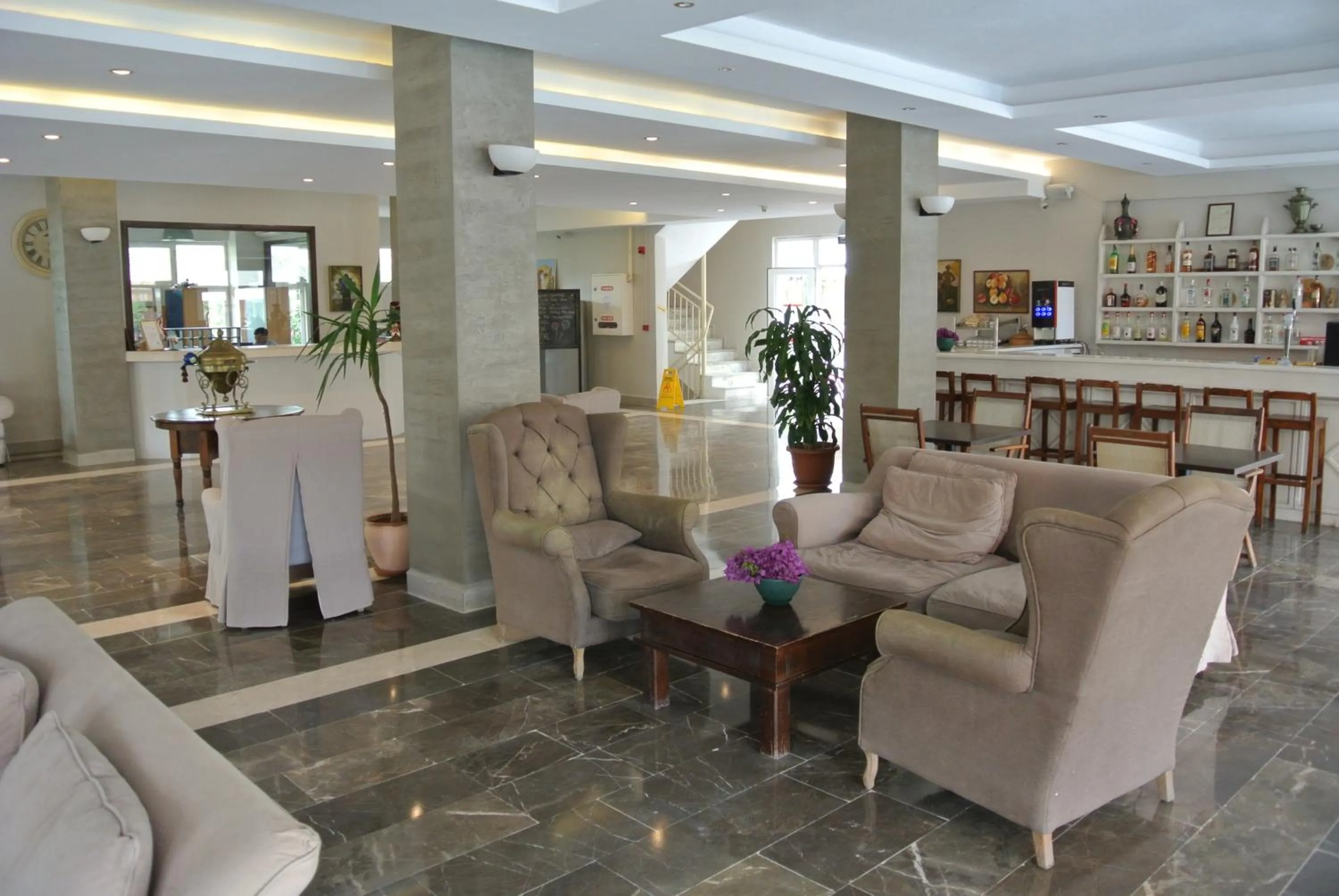 Lounge or bar in Begonville Hotel