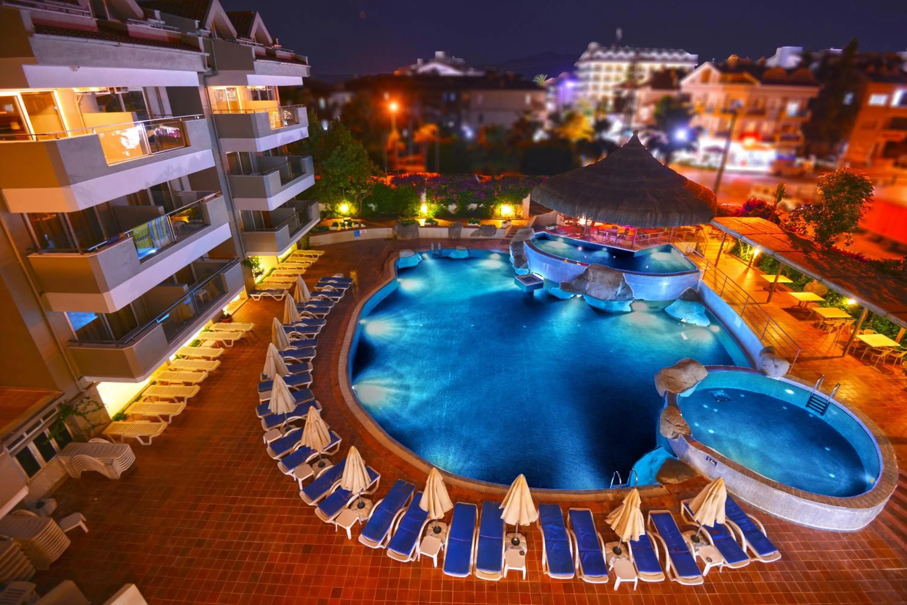 Swimming pool in Begonville Hotel