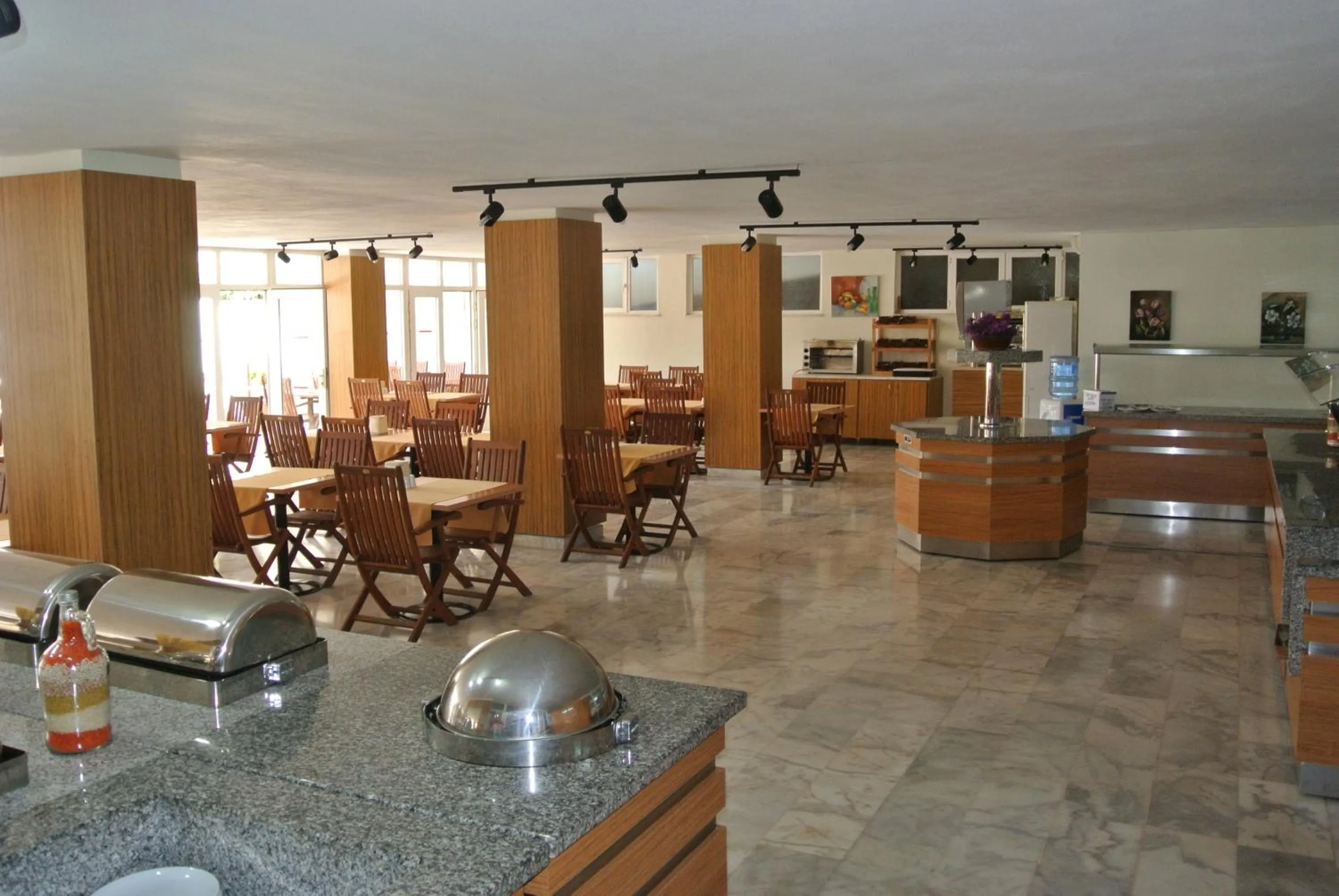 Restaurant/places to eat in Begonville Hotel