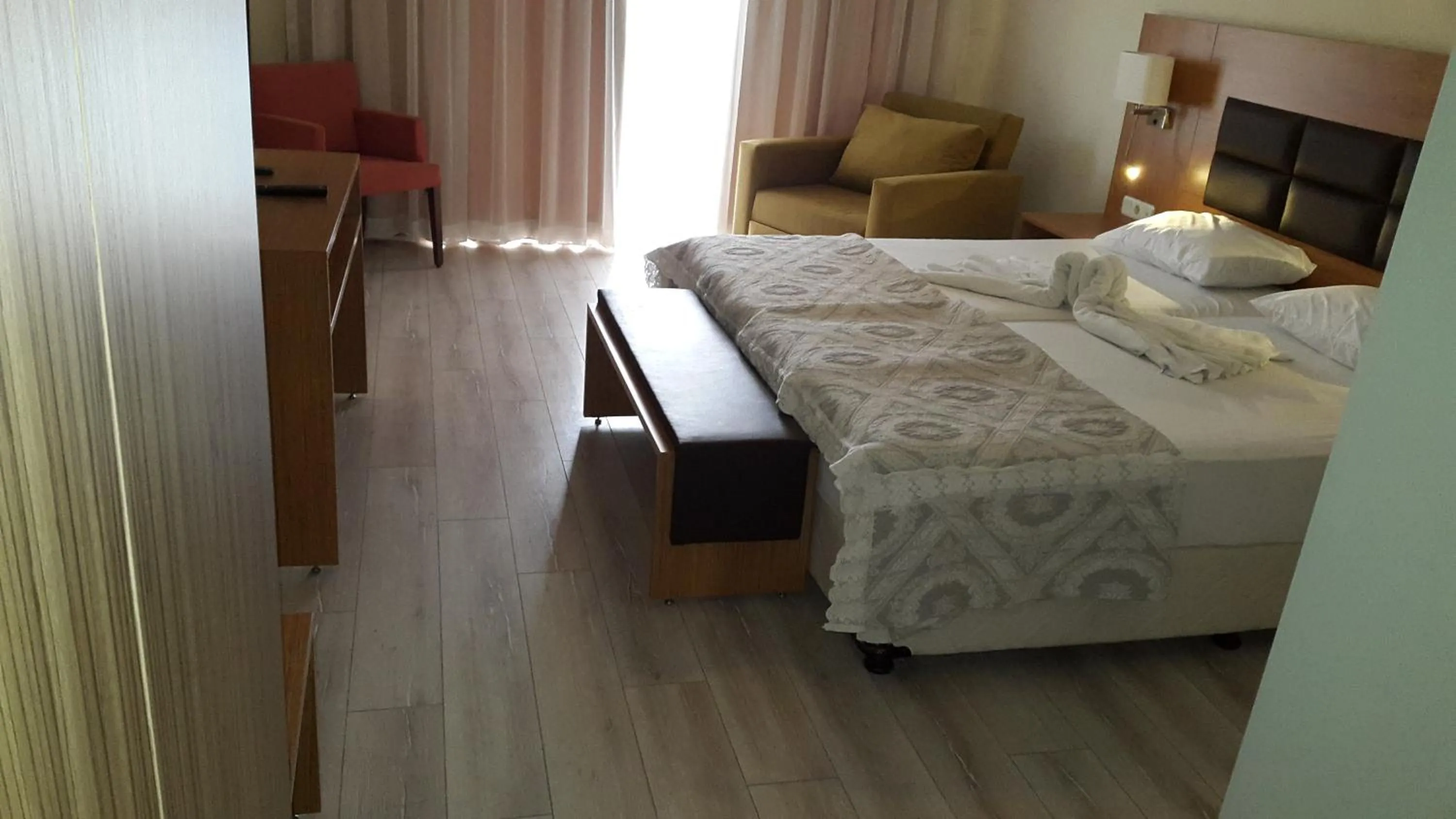 Photo of the whole room, Bed in Begonville Hotel