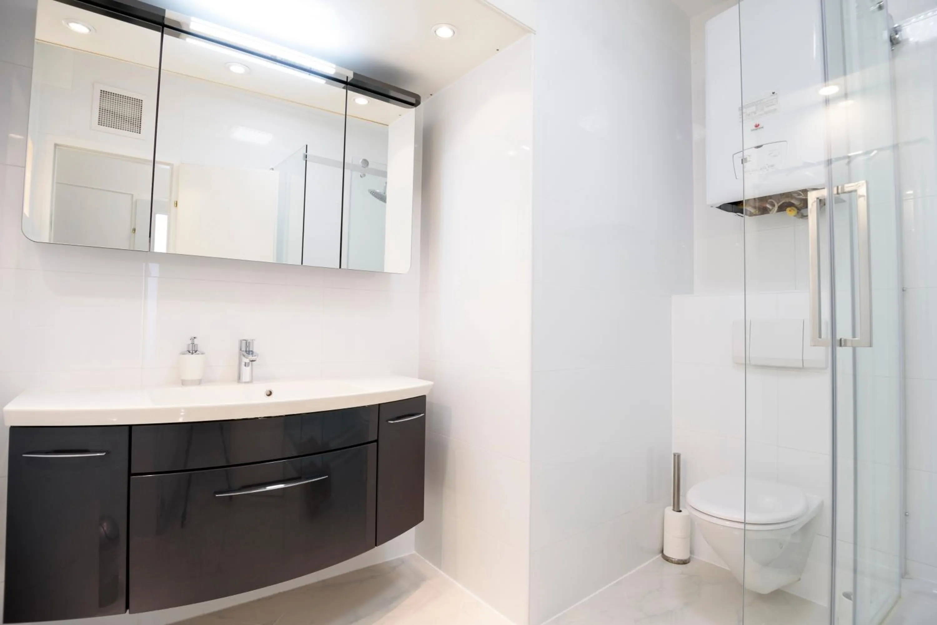 Bathroom in Vienna-apartment-one Schmidgasse