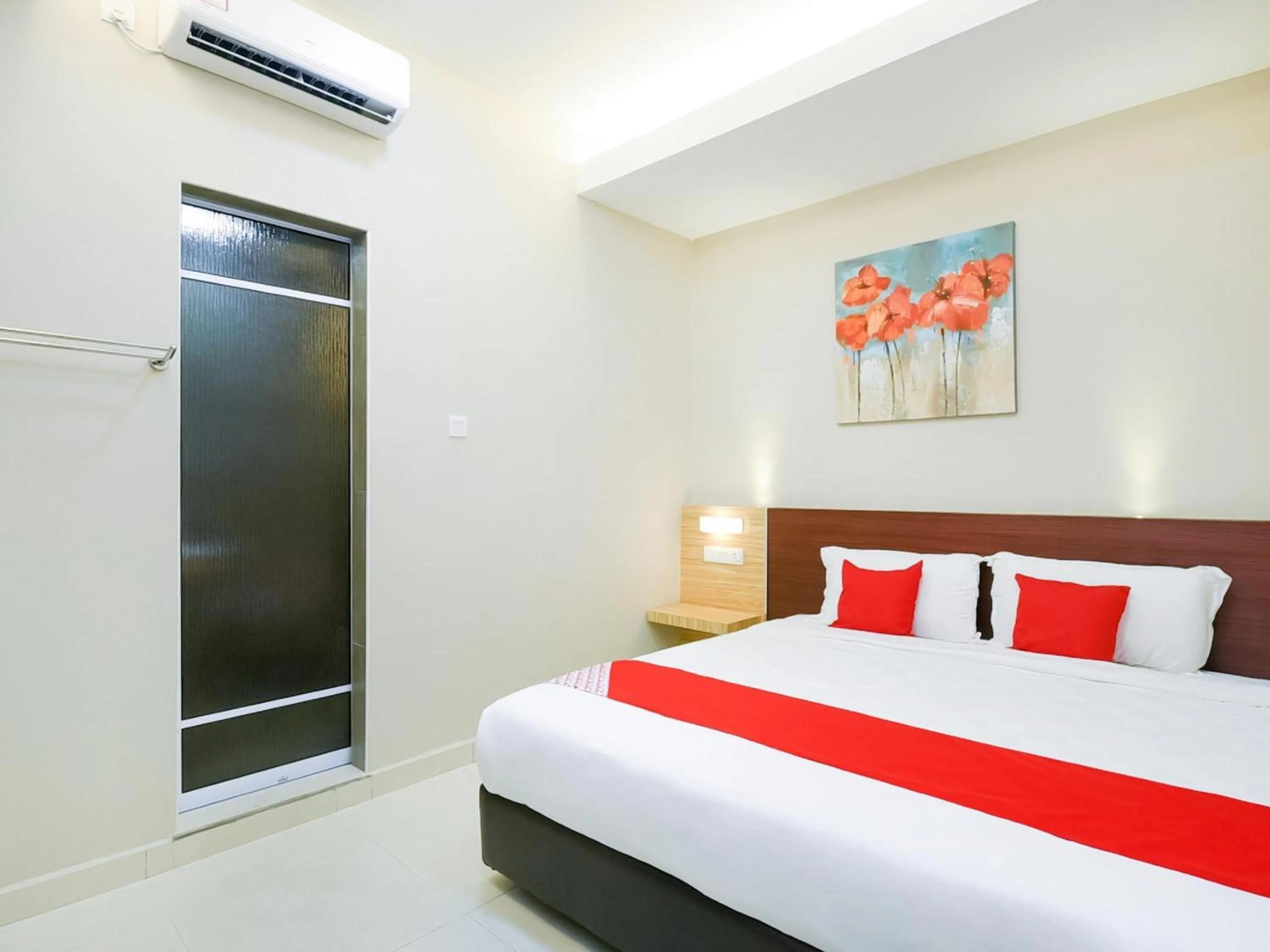 Photo of the whole room, Bed in Hotel O La Mirina Boutique Inn