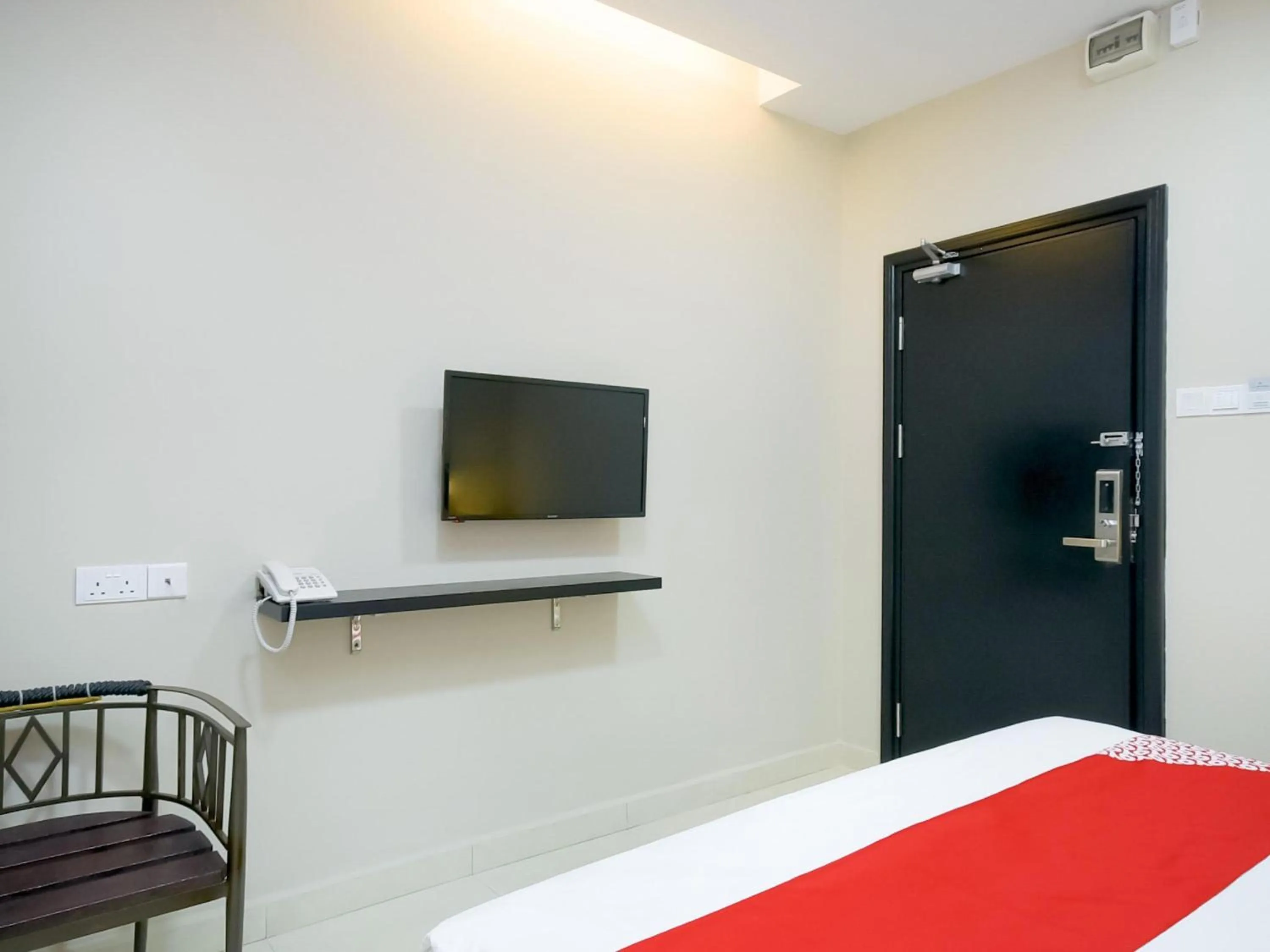 View (from property/room), Bed in Hotel O La Mirina Boutique Inn