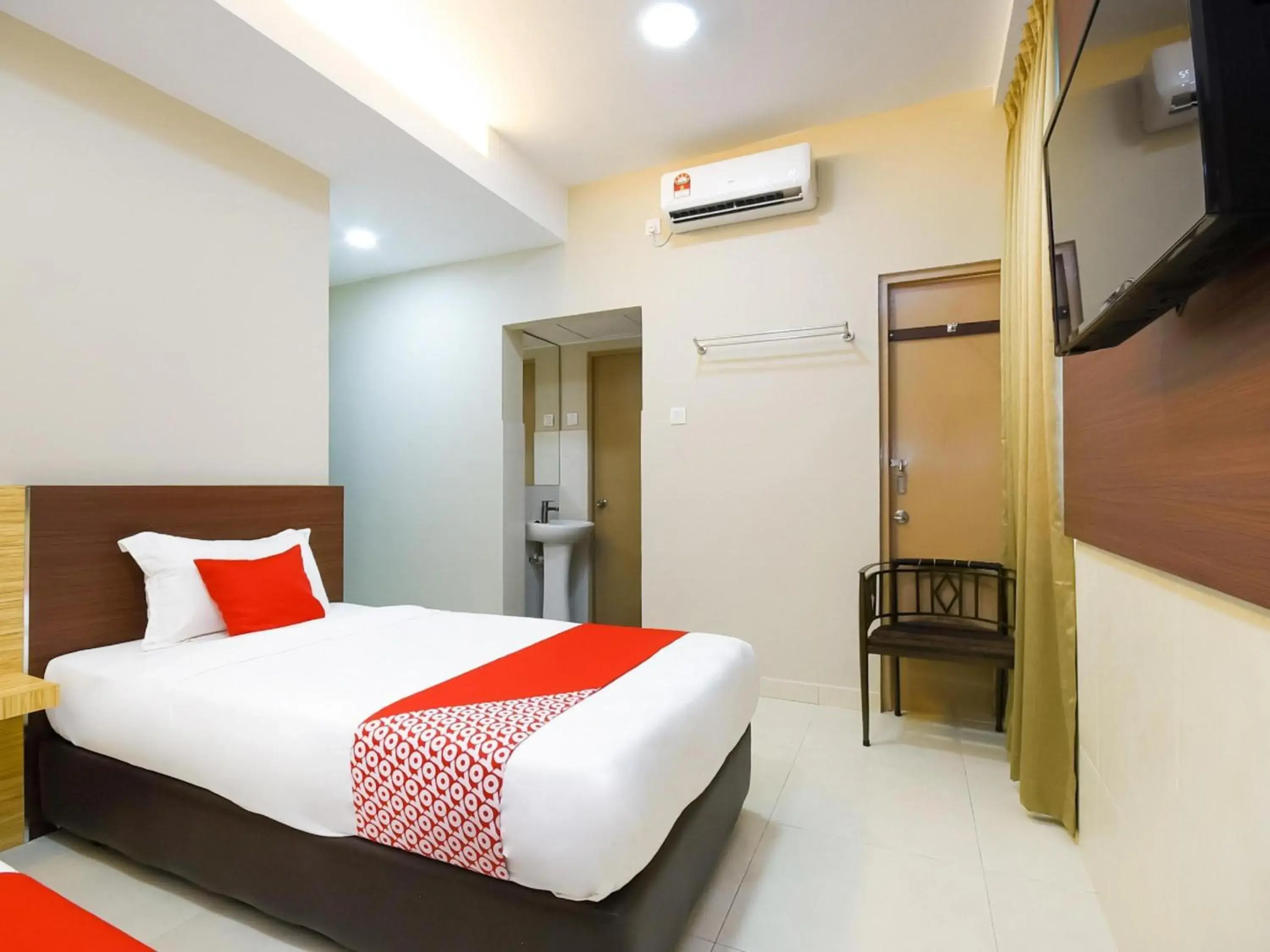 View (from property/room), Bed in Hotel O La Mirina Boutique Inn View (from property/room), Bed in Hotel O La Mirina Boutique Inn