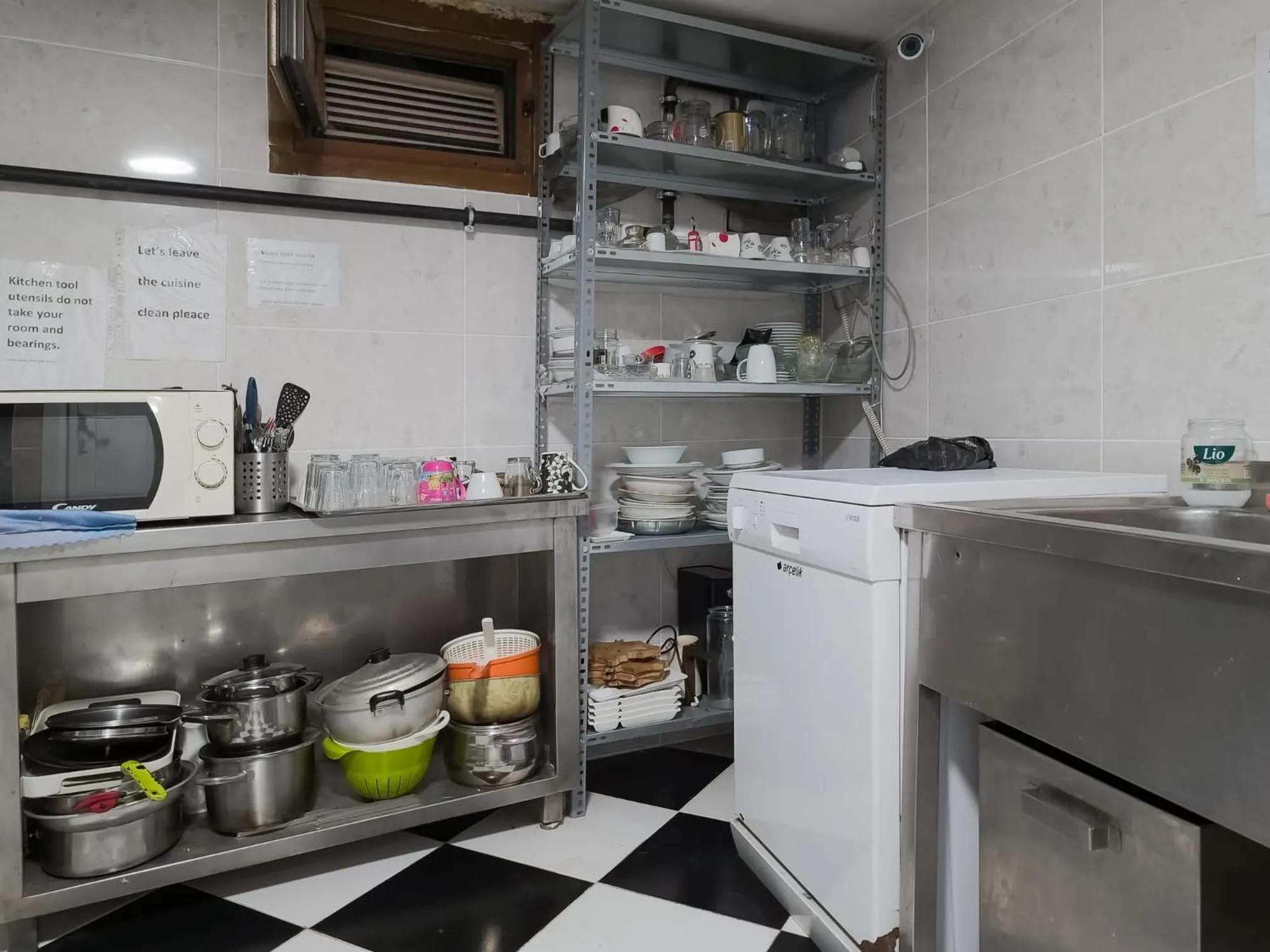 Kitchen or kitchenette in Taksim Hostel Green House Istanbul