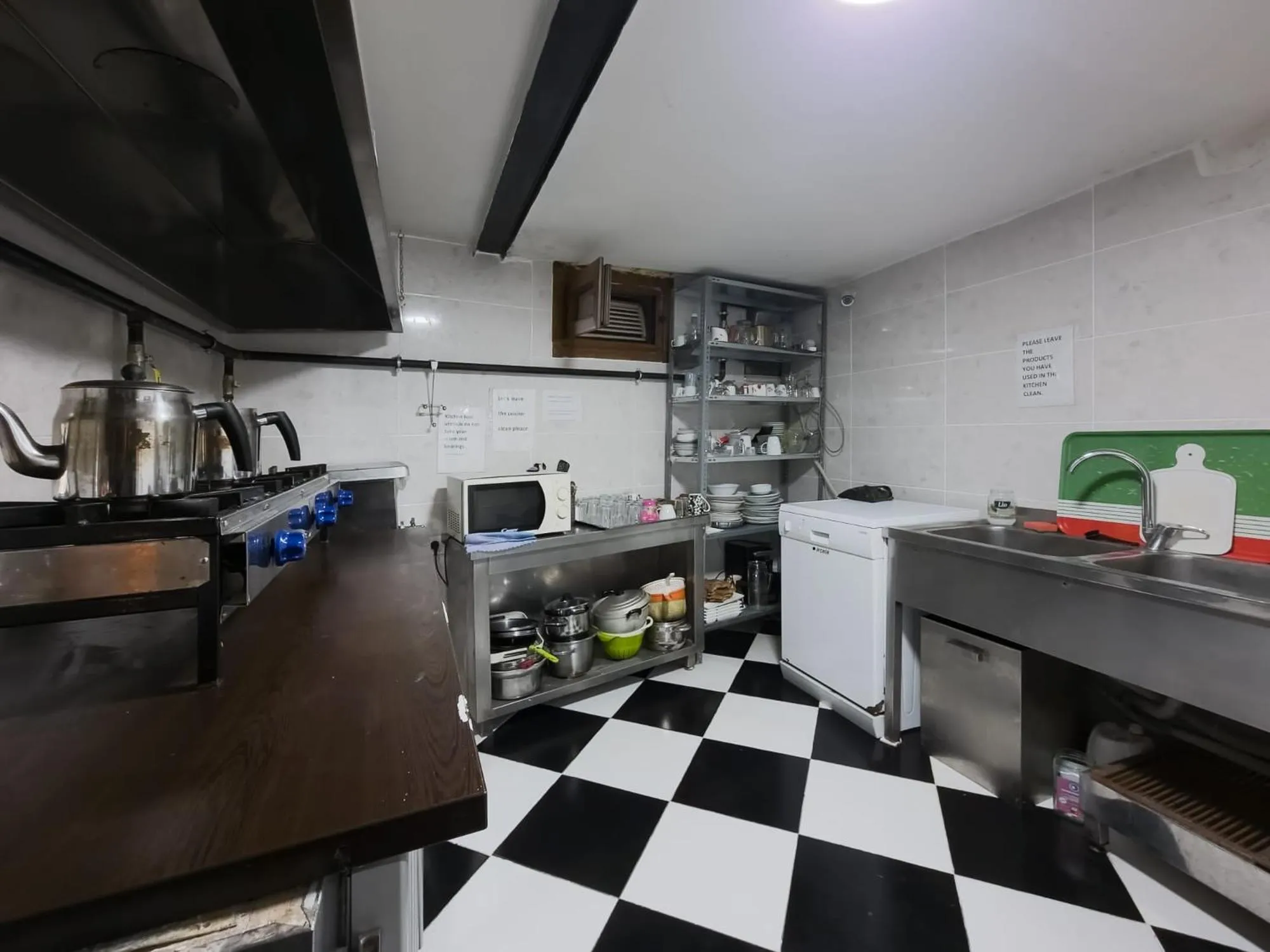 Kitchen or kitchenette in Taksim Hostel Green House Istanbul