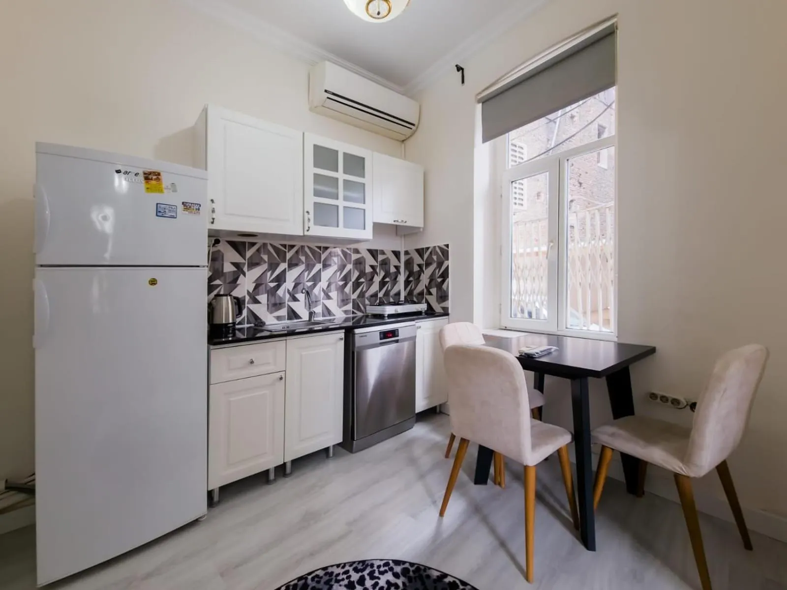 Kitchen or kitchenette in Taksim Hostel Green House Istanbul