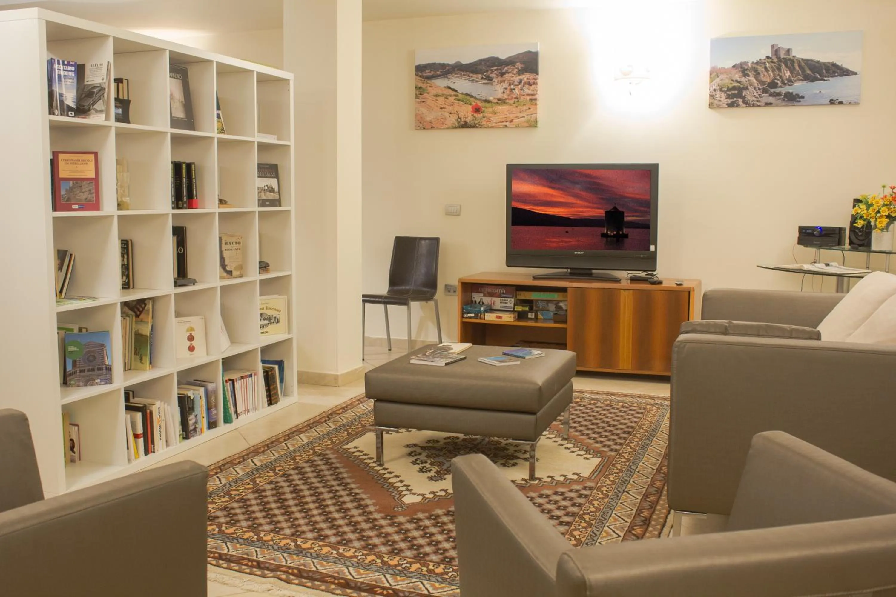 Communal lounge/ TV room in Hotel Corallo