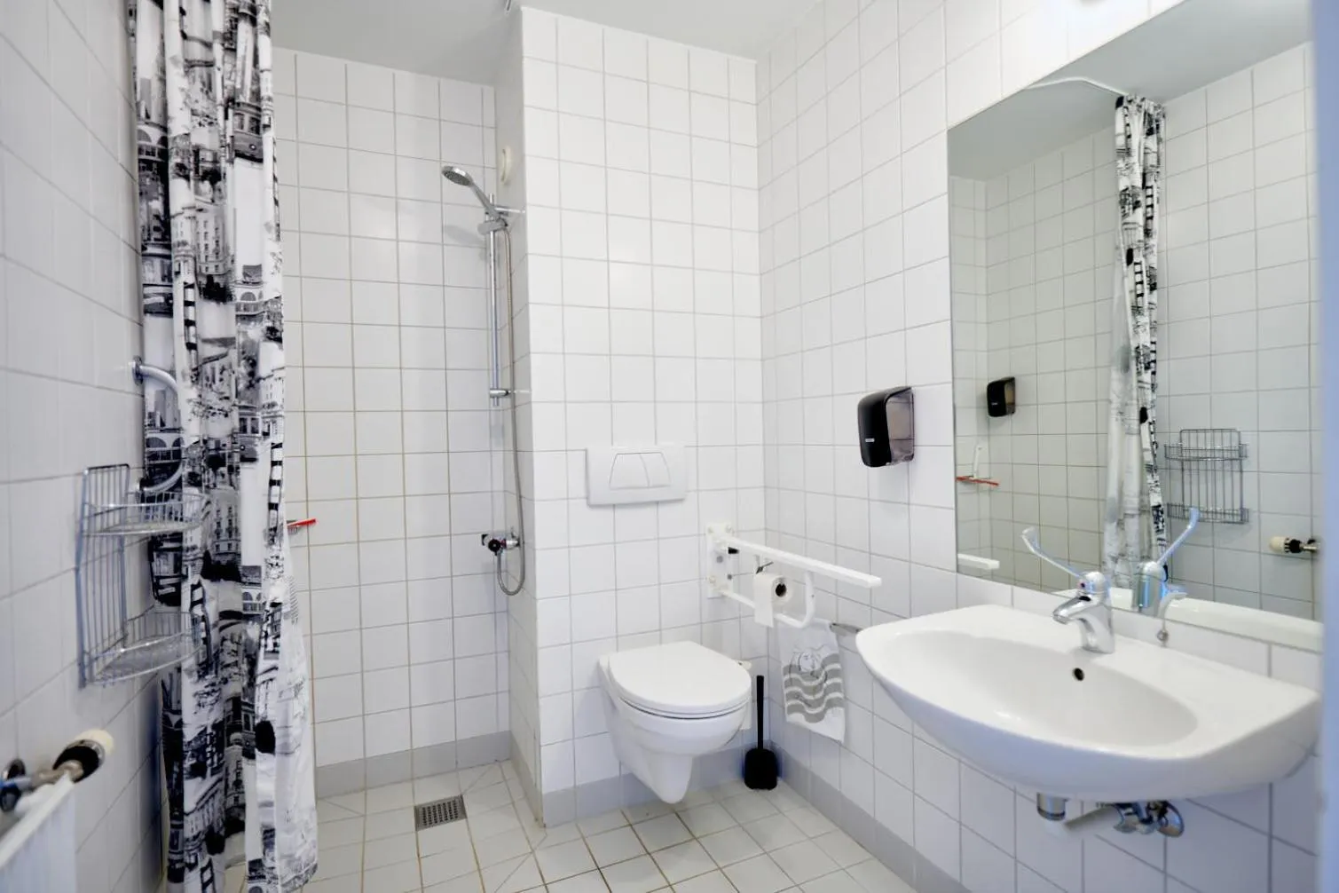 Bathroom in Roskilde Danhostel