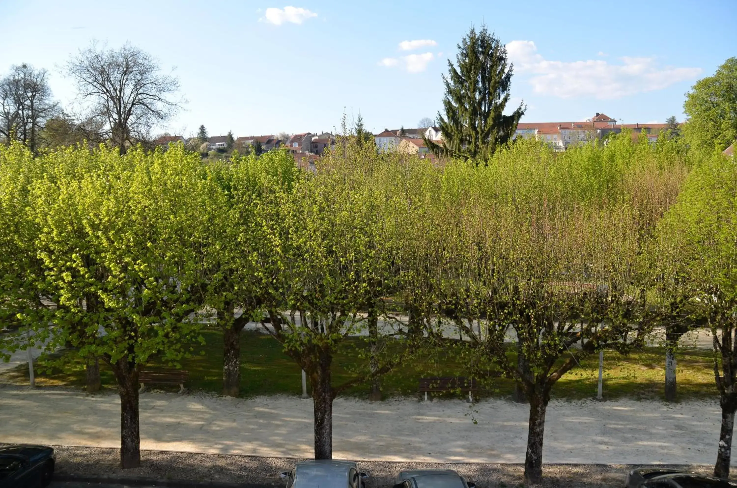 Double or Twin Room - single occupancy - Street View in Hôtel et Studios d'Orfeuil Double or Twin Room - single occupancy - Street View in Hôtel et Studios d'Orfeuil