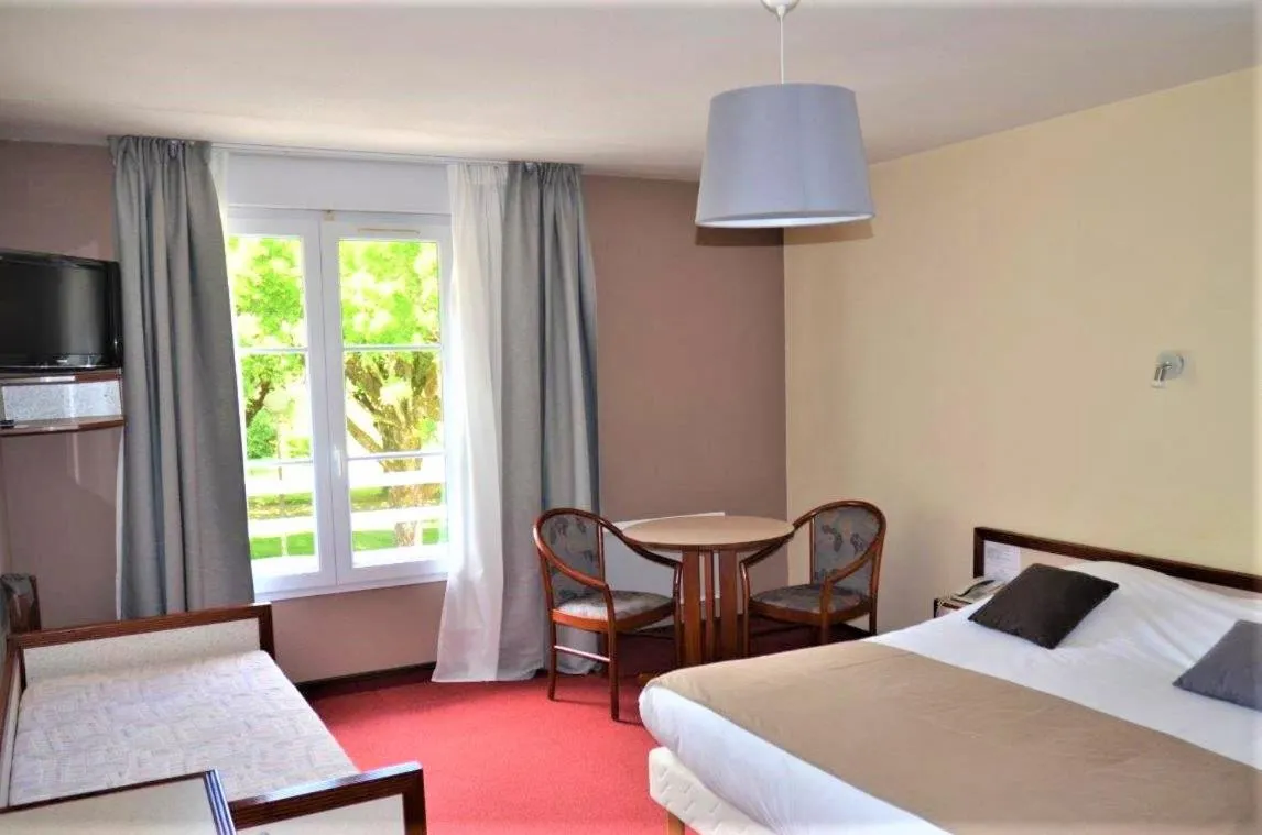 Bed in Hôtel et Studios d'Orfeuil