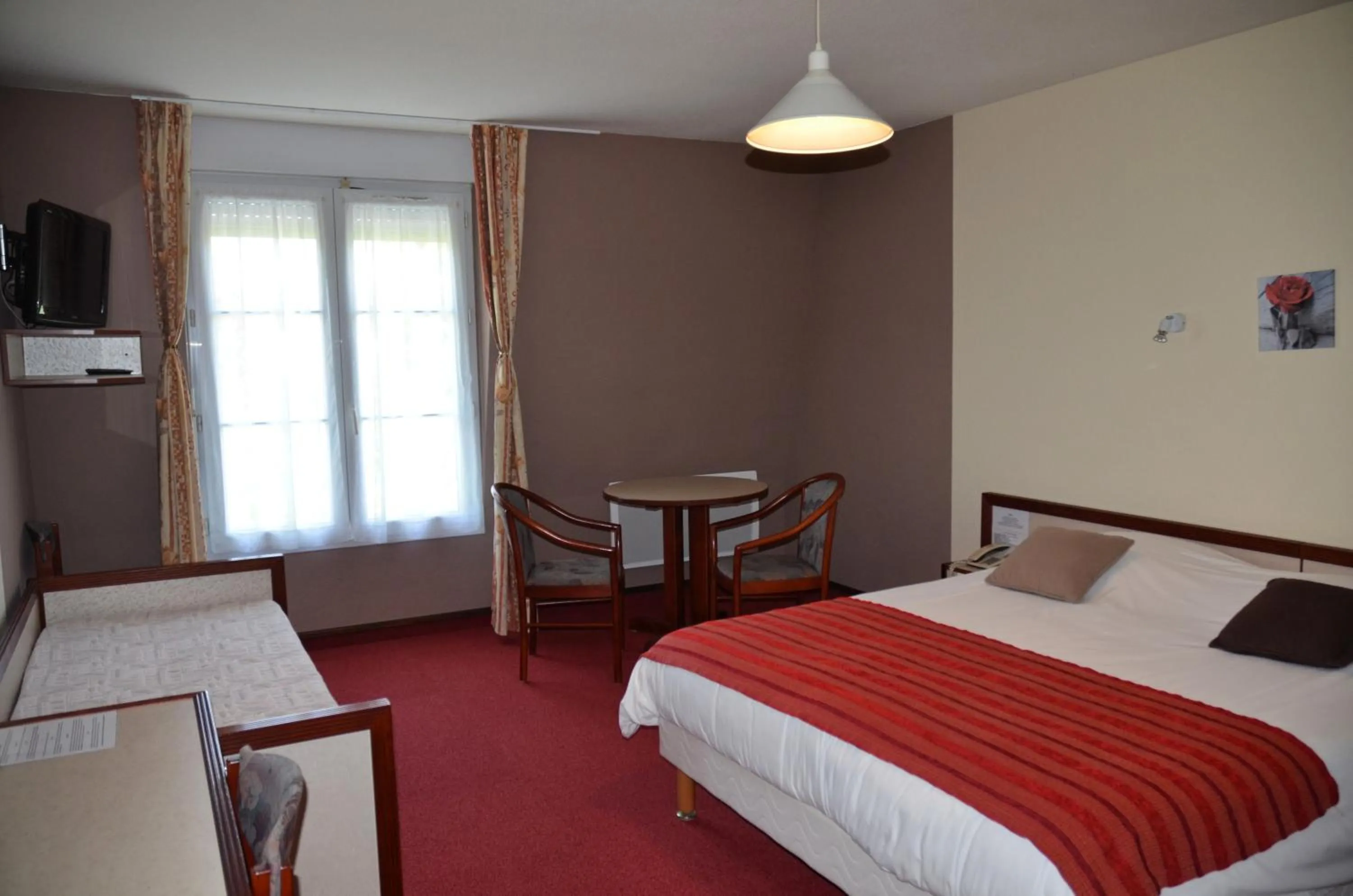 Bed in Hôtel et Studios d'Orfeuil