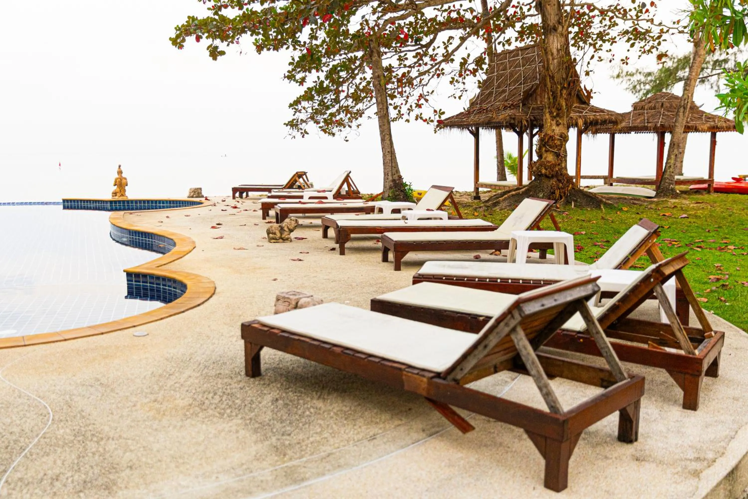 Lipa Lodge Beach Resort