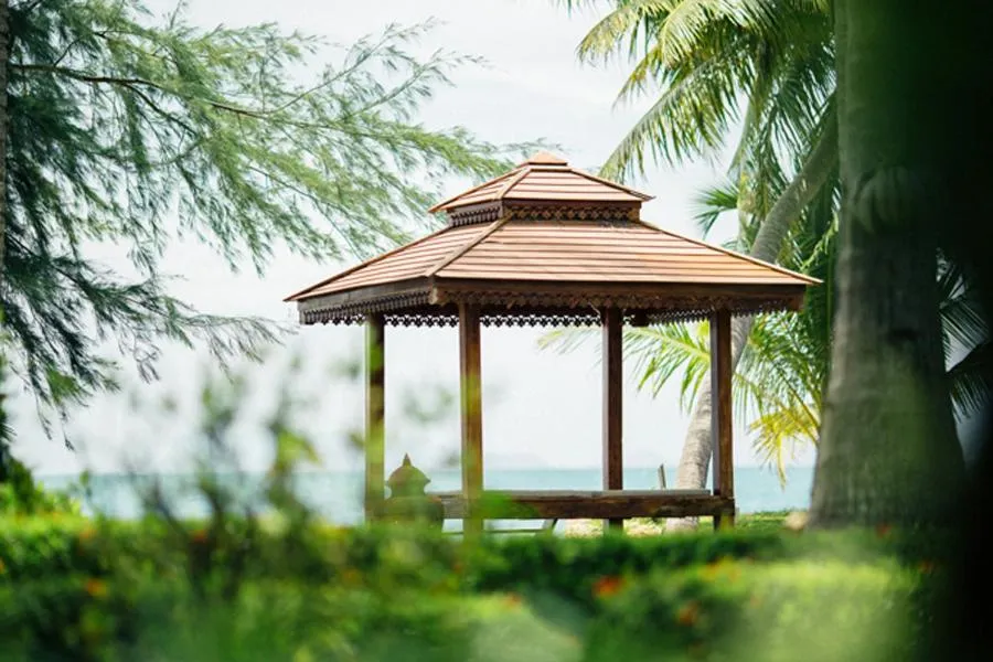 Lipa Lodge Beach Resort