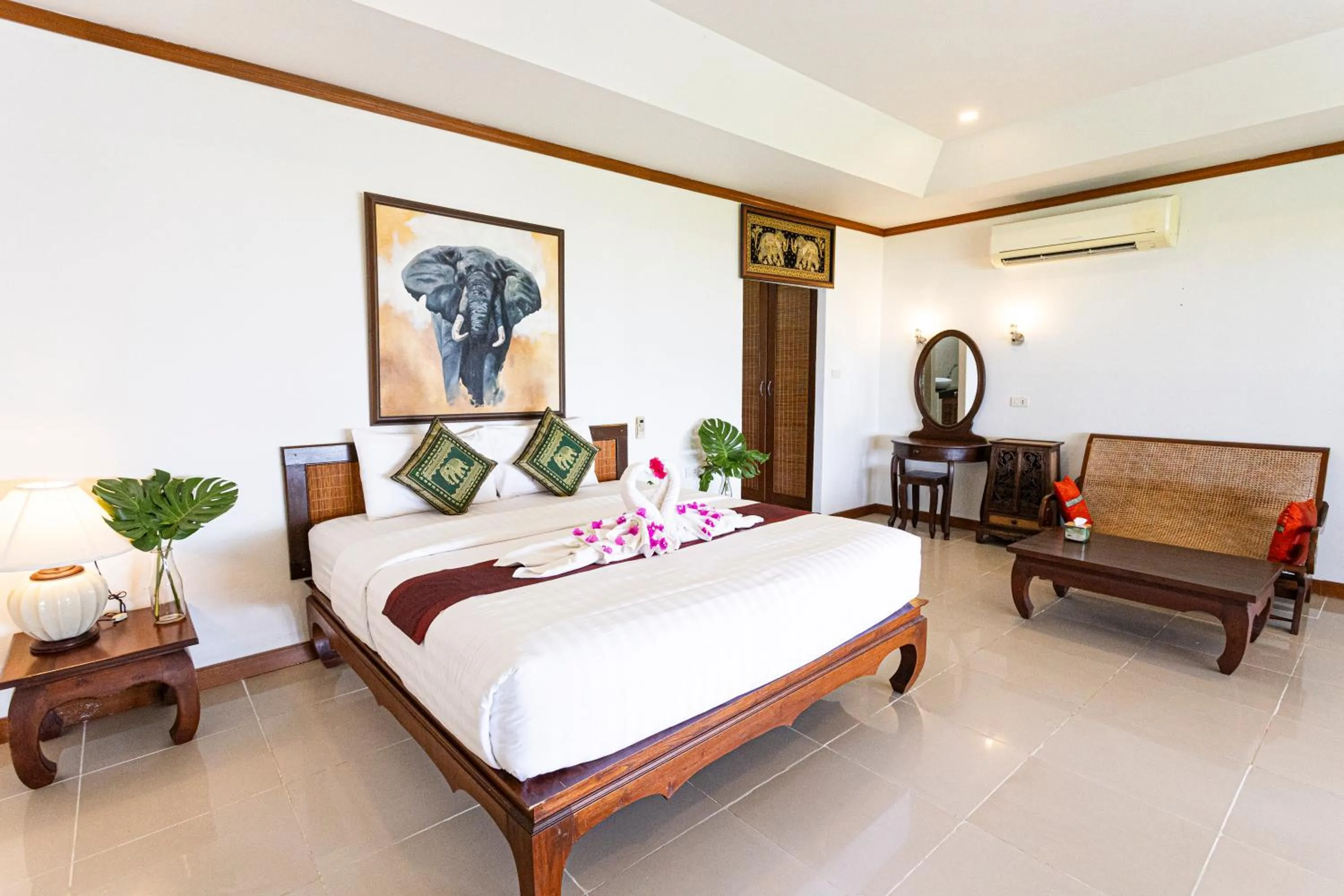 Bed in Lipa Lodge Beach Resort