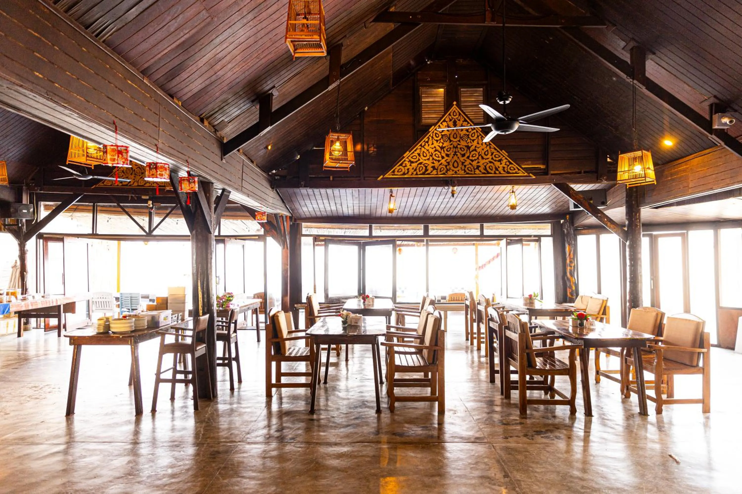 Lipa Lodge Beach Resort