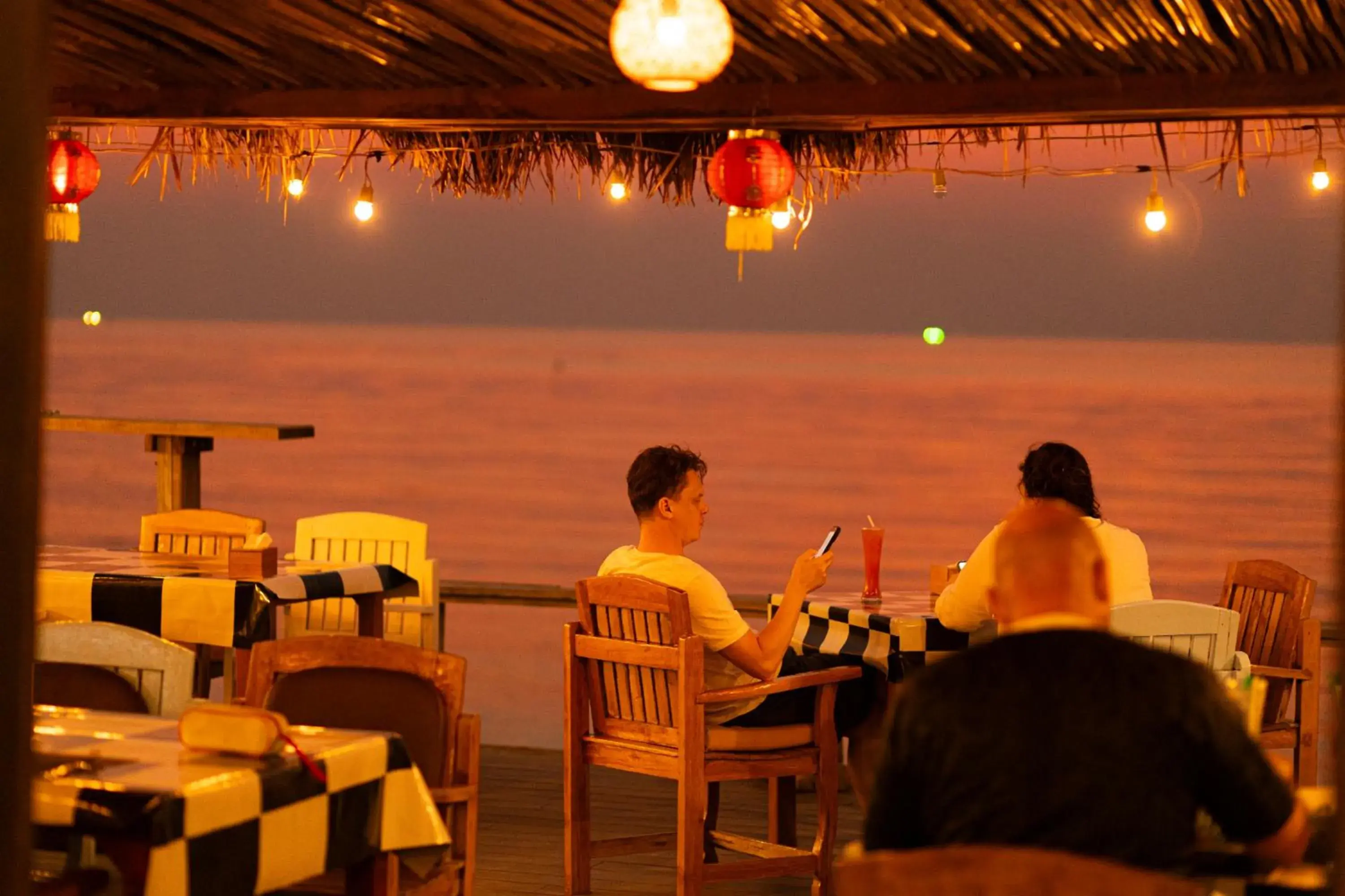 Restaurant/places to eat in Lipa Lodge Beach Resort Restaurant/places to eat in Lipa Lodge Beach Resort