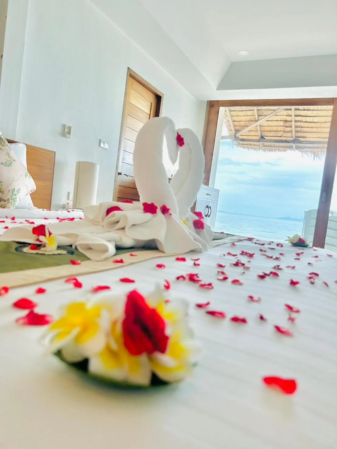 Bed in Lipa Lodge Beach Resort