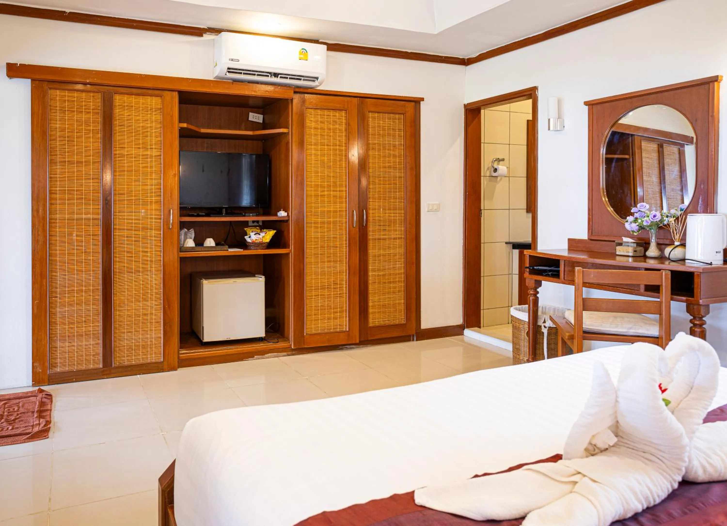 Bed in Lipa Lodge Beach Resort