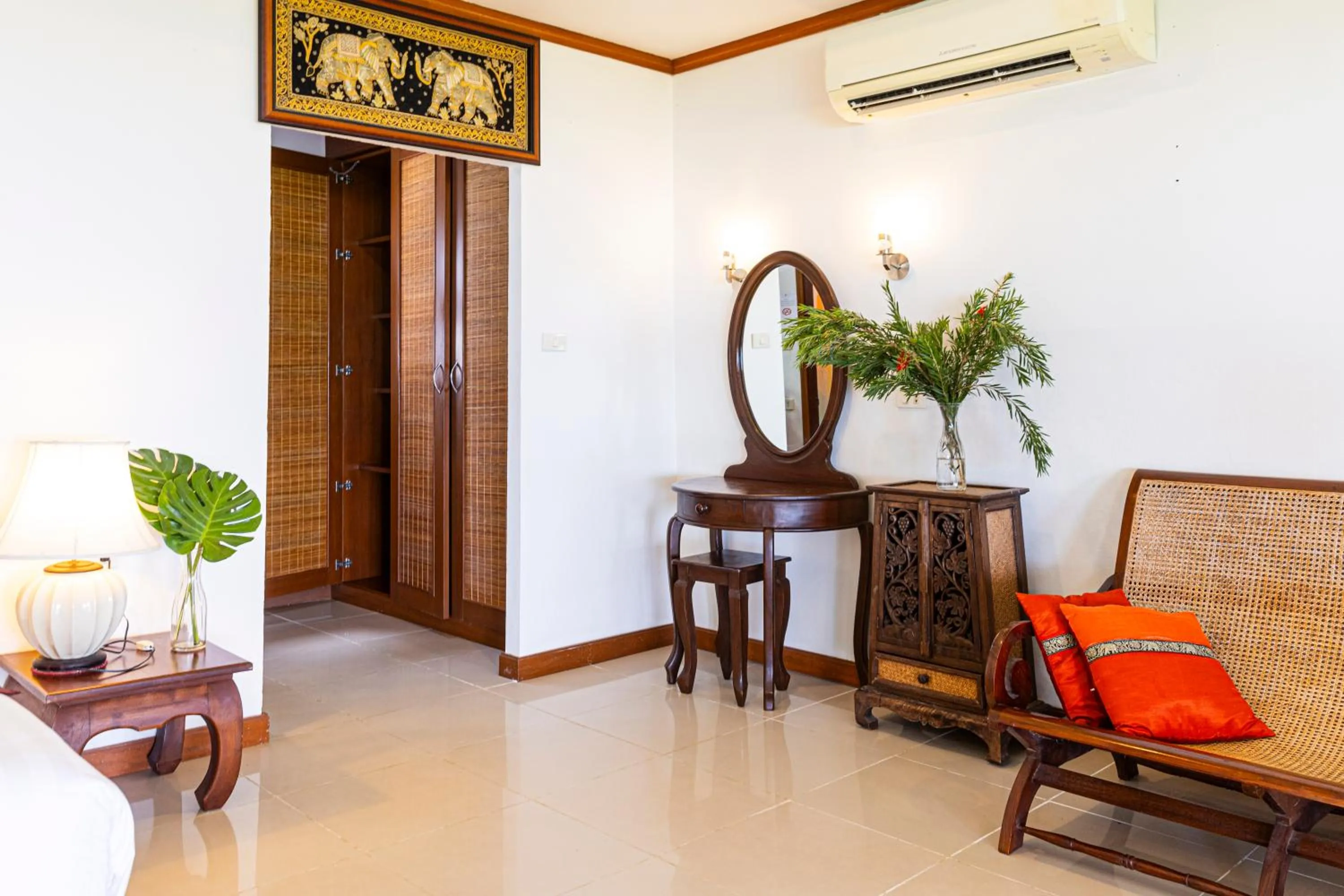 Lipa Lodge Beach Resort