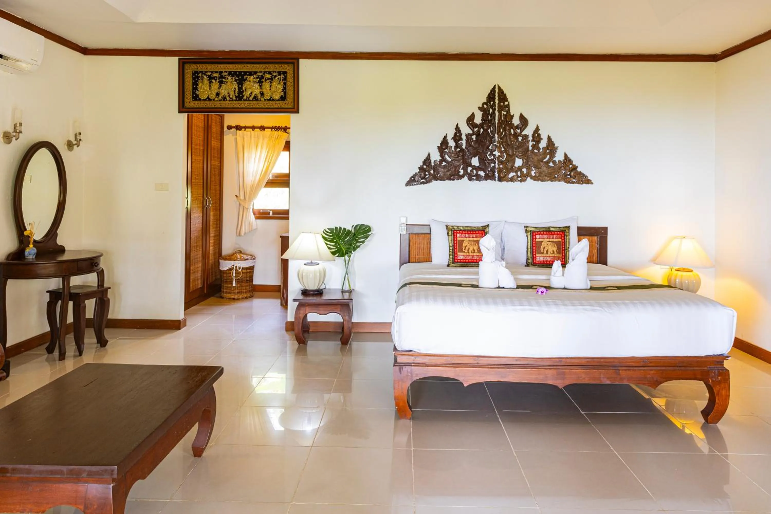 Bed in Lipa Lodge Beach Resort
