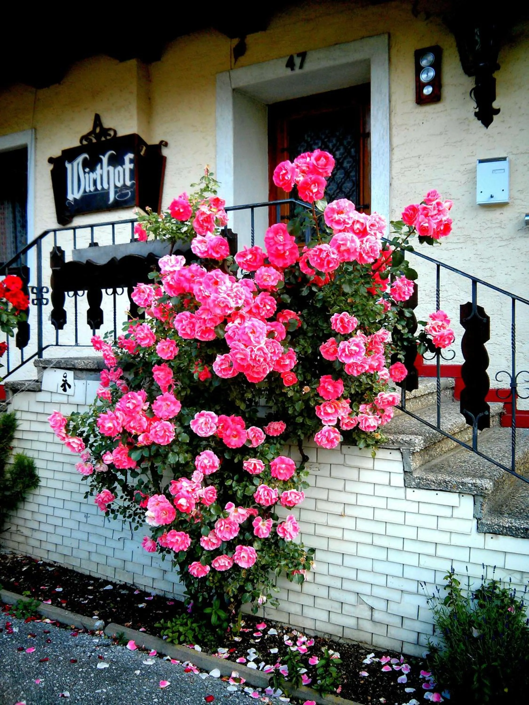 Facade/entrance in Ridehouse