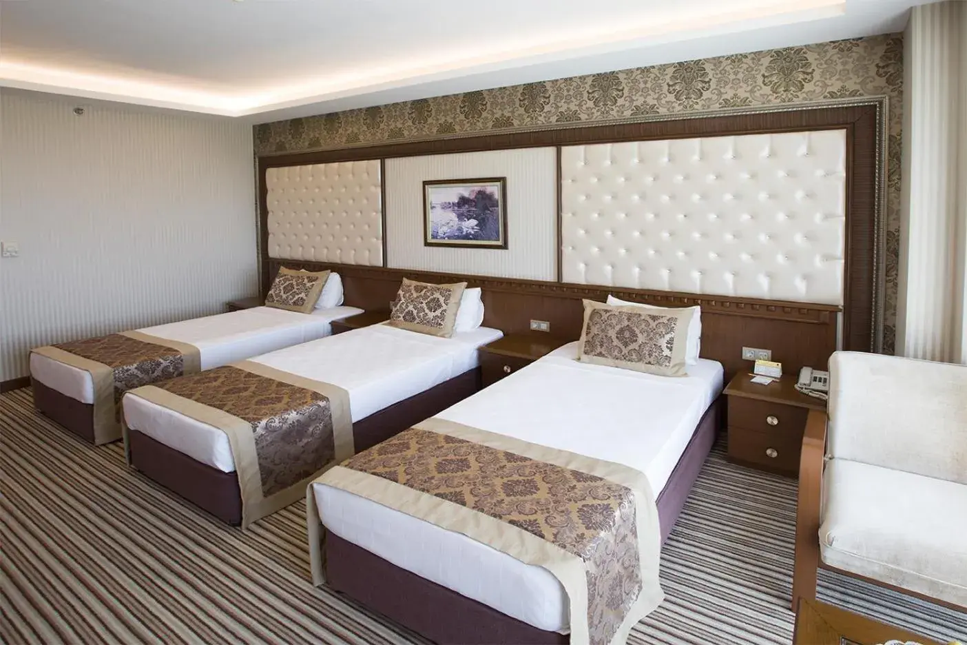 Triple Room in Grand Altuntas Hotel Triple Room in Grand Altuntas Hotel
